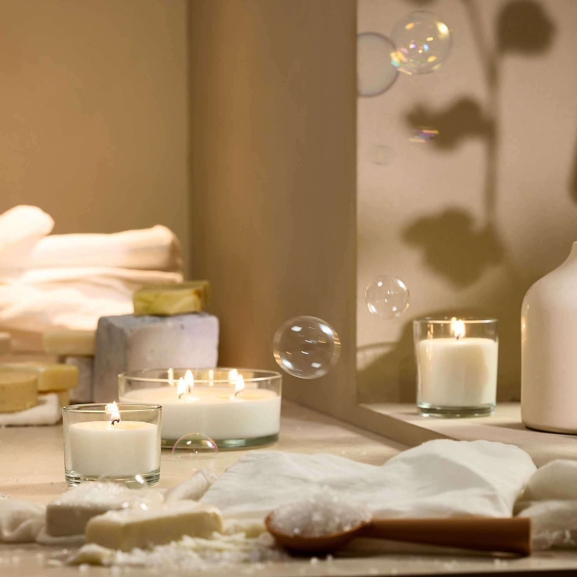 LOTSFÅGEL scented candle in glass