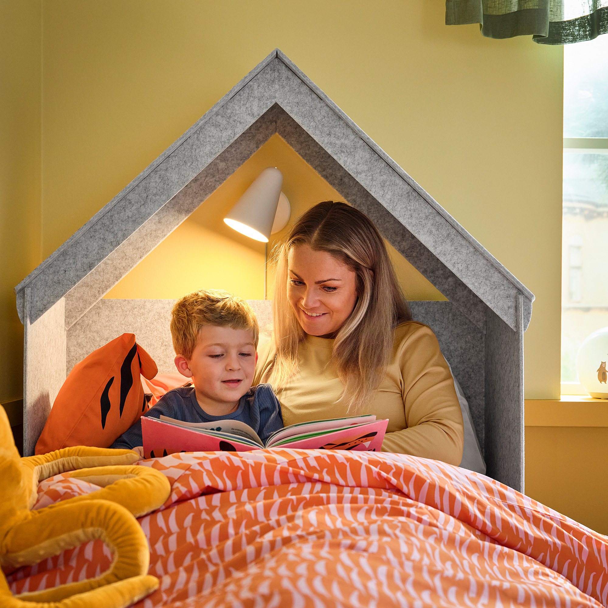 SLÄKT bed frame
