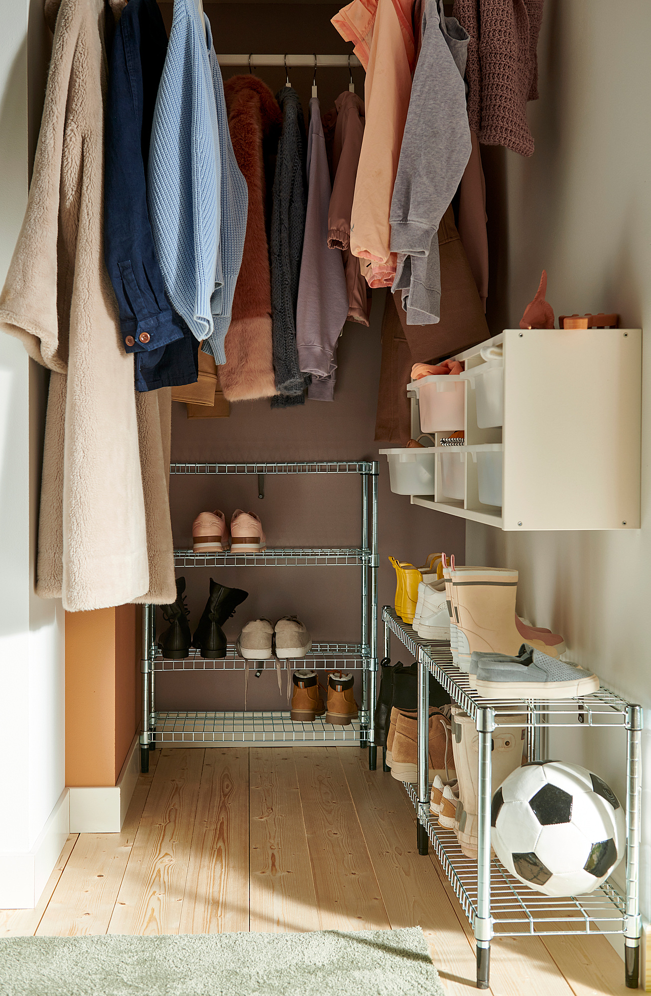 OMAR shelving unit