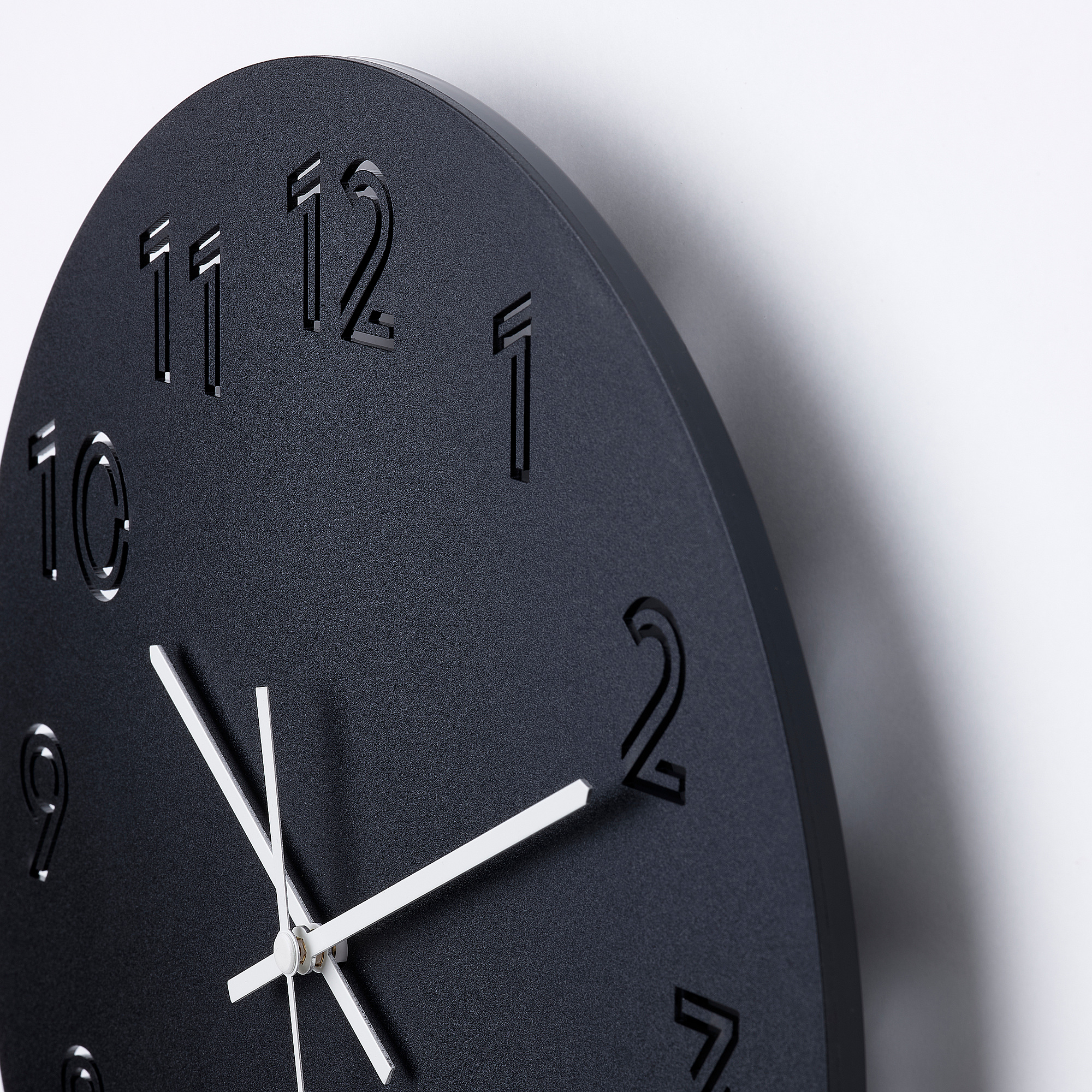 TUNNIS wall clock