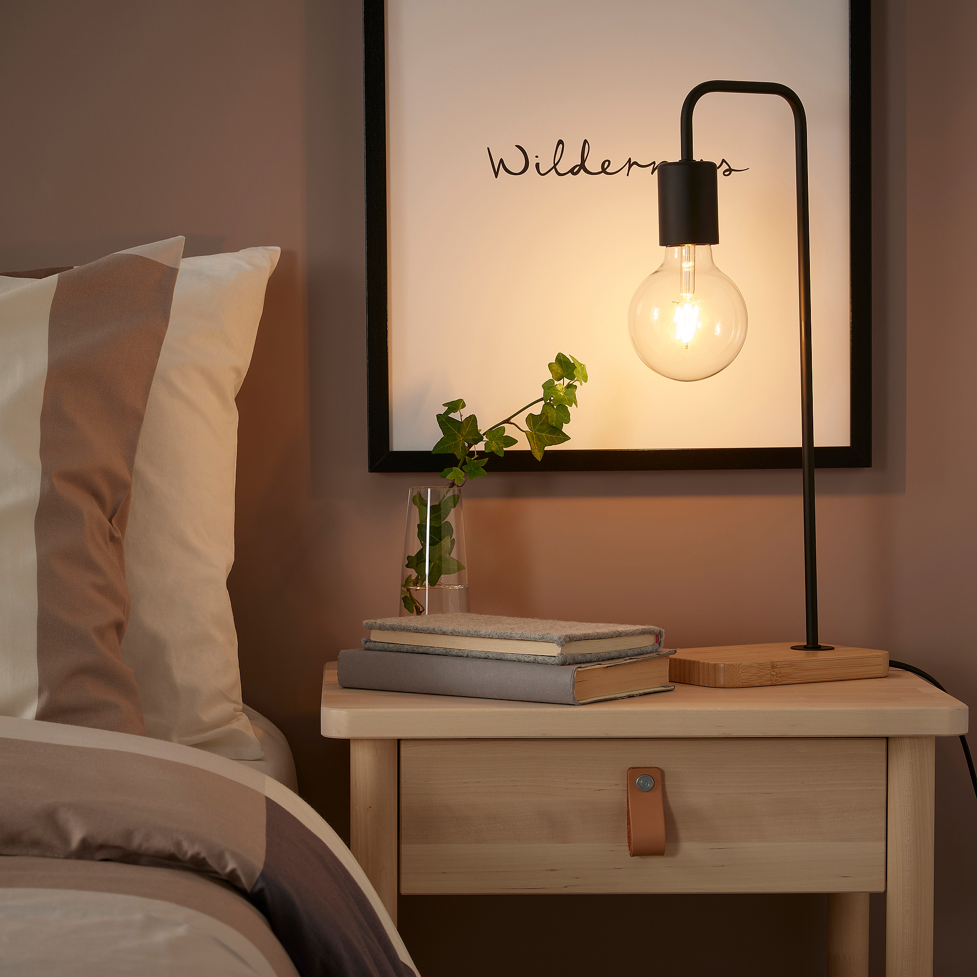 TVÄRHAND table lamp