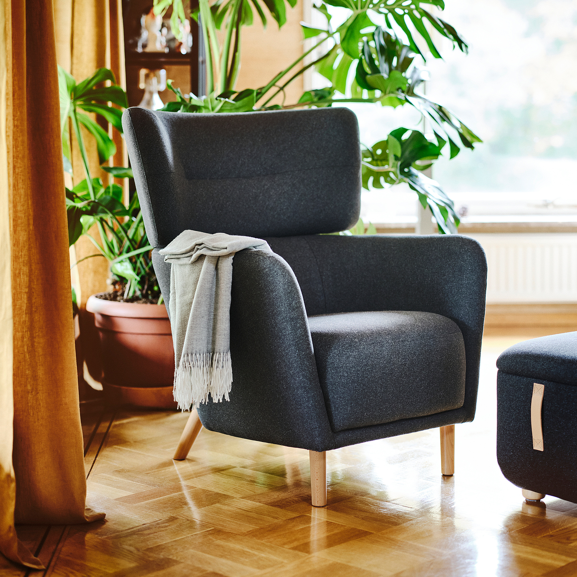 OSKARSHAMN wing chair with footstool