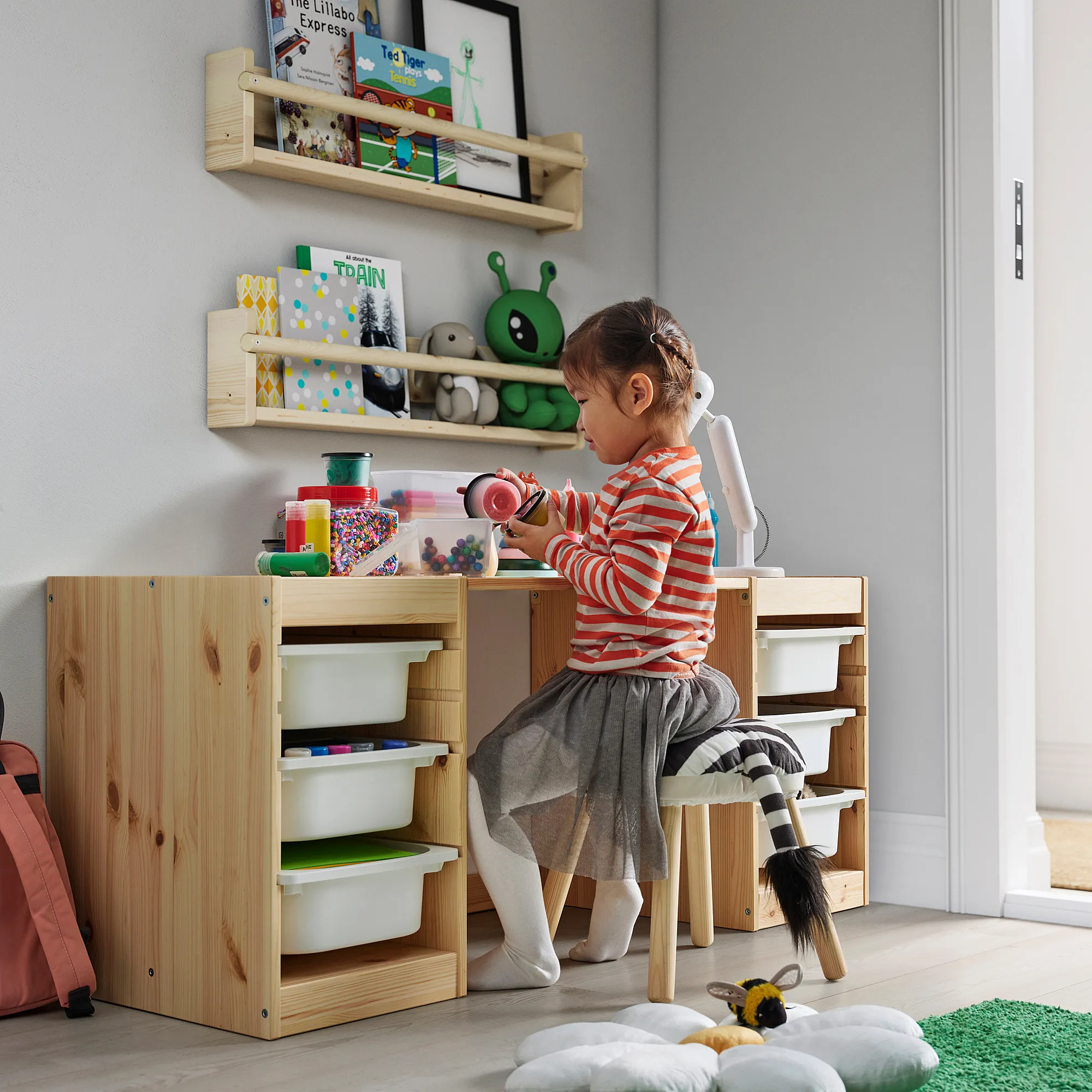 TROFAST 書桌附收納盒