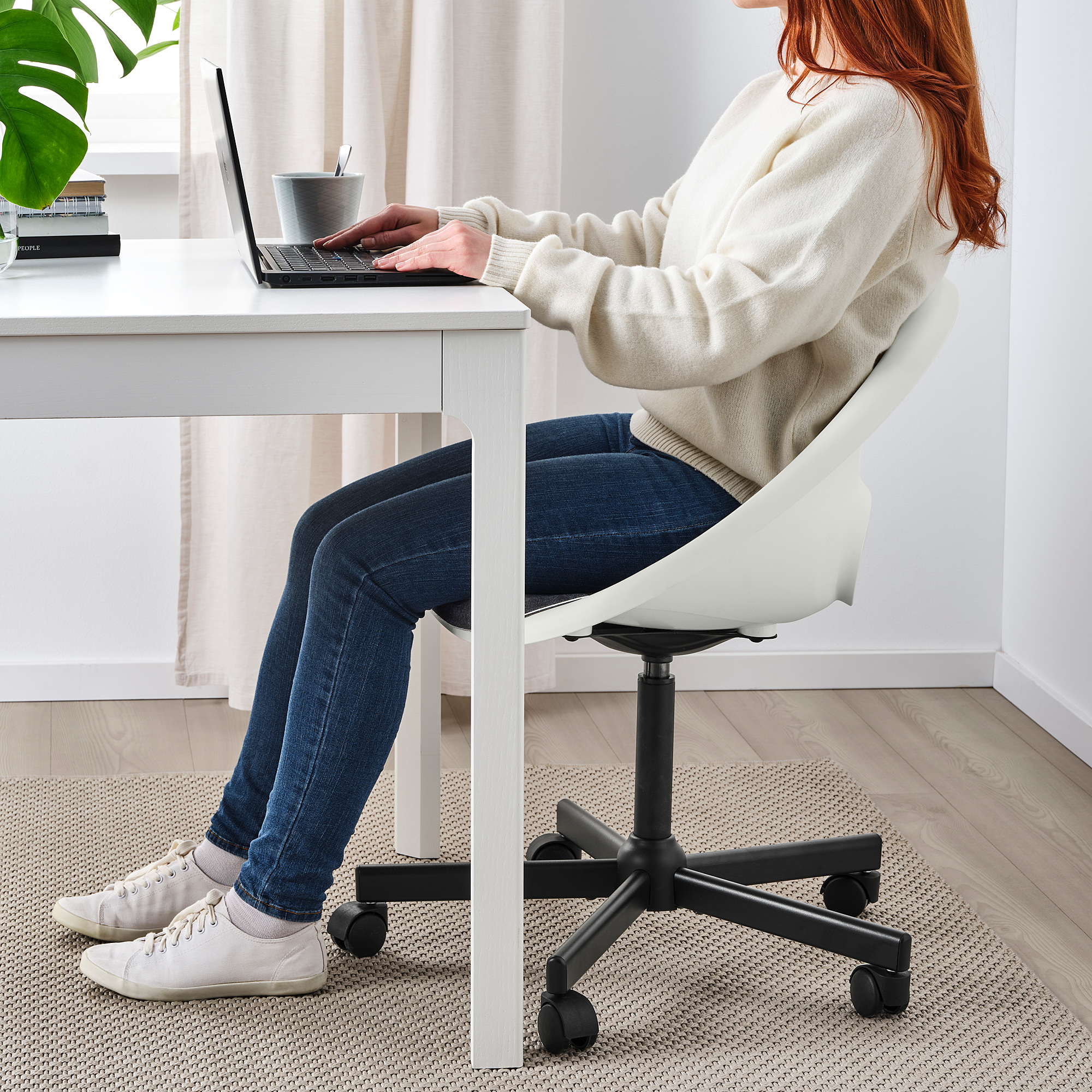 LOBERGET/MALSKÄR swivel chair with pad