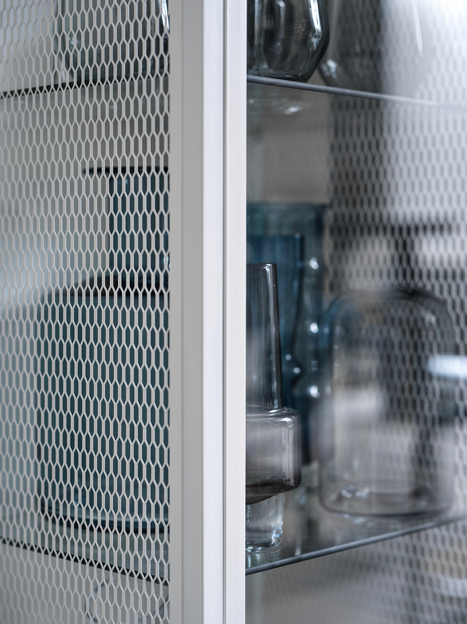 BAGGEBO glass-door cabinet
