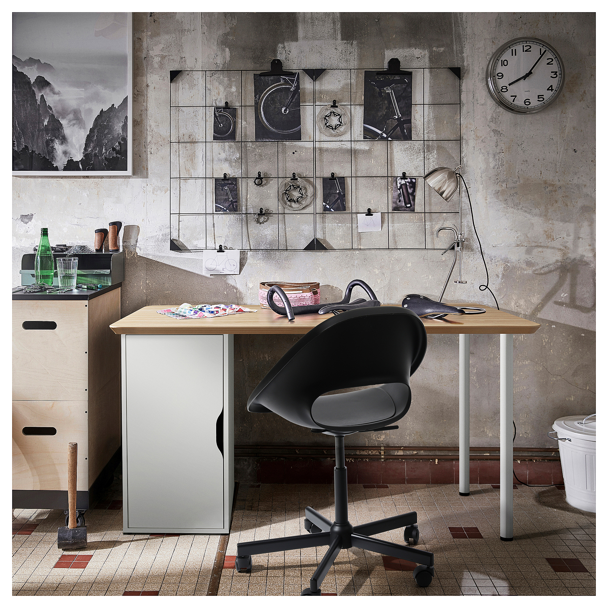 ANFALLARE/ALEX desk