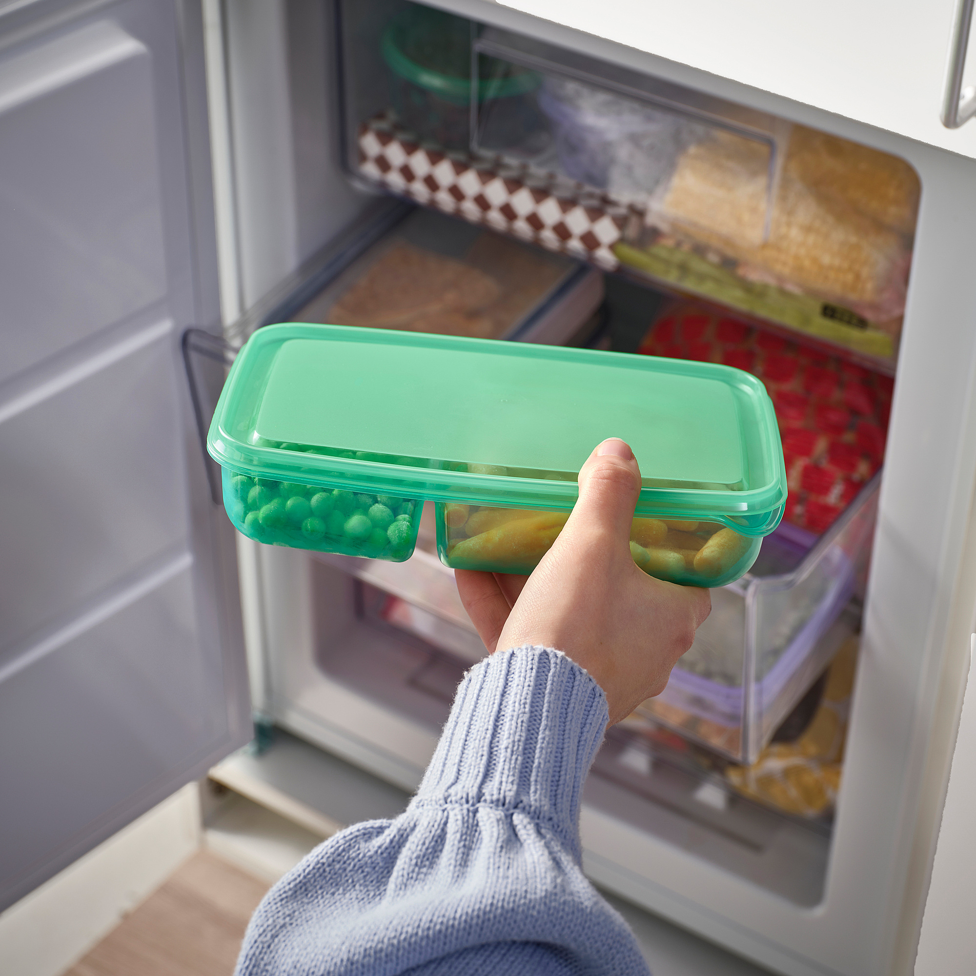 PRUTA sandwich container with lid