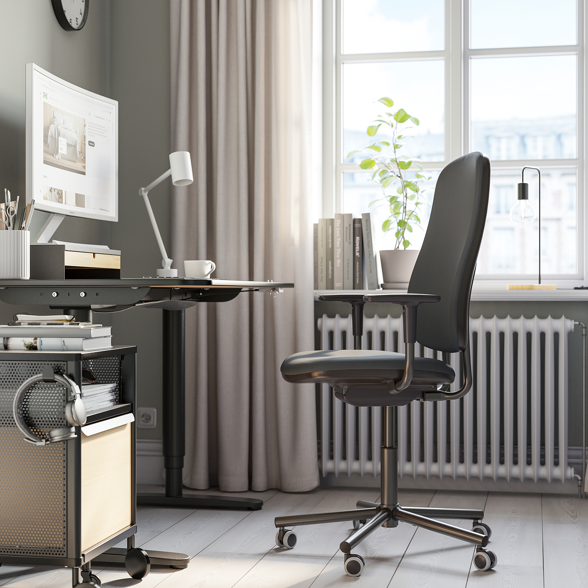 SMÖRKULL office chair with armrests