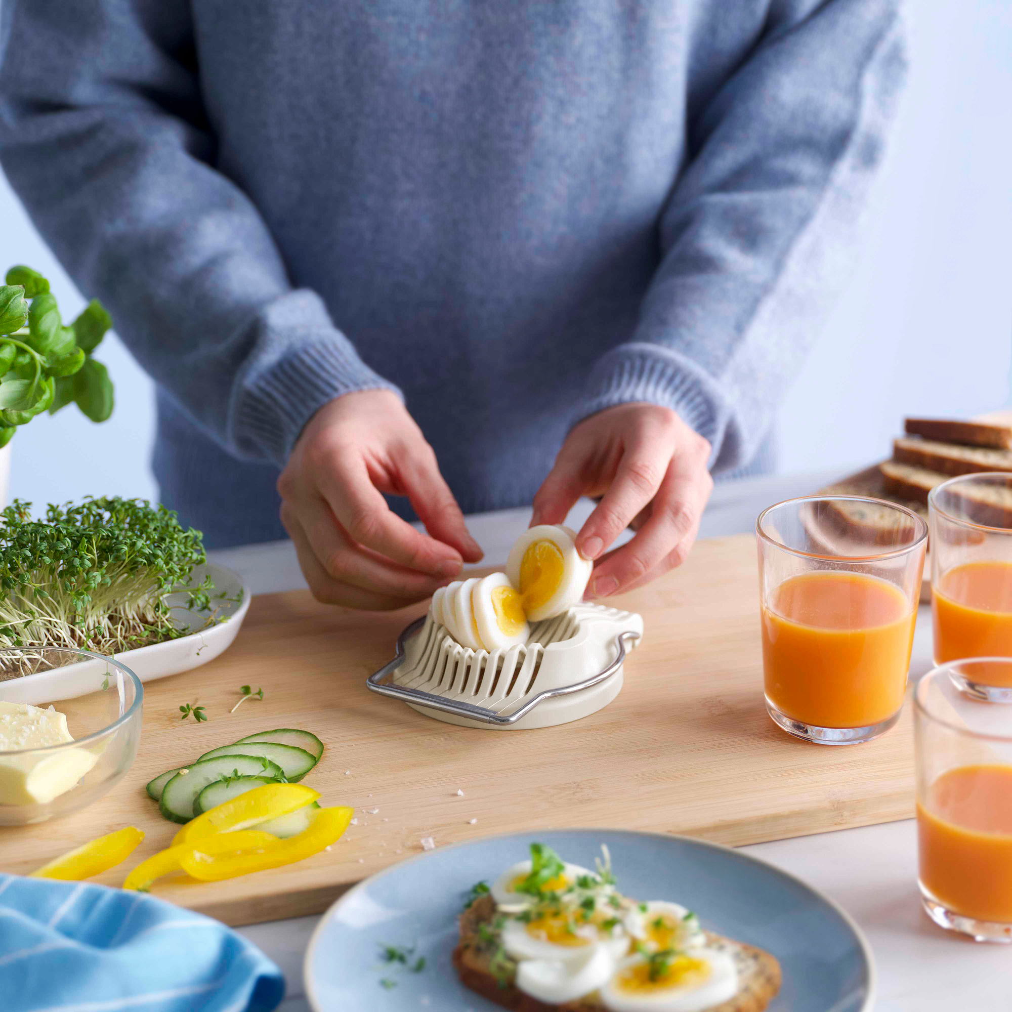 UPPFYLLD egg slicer