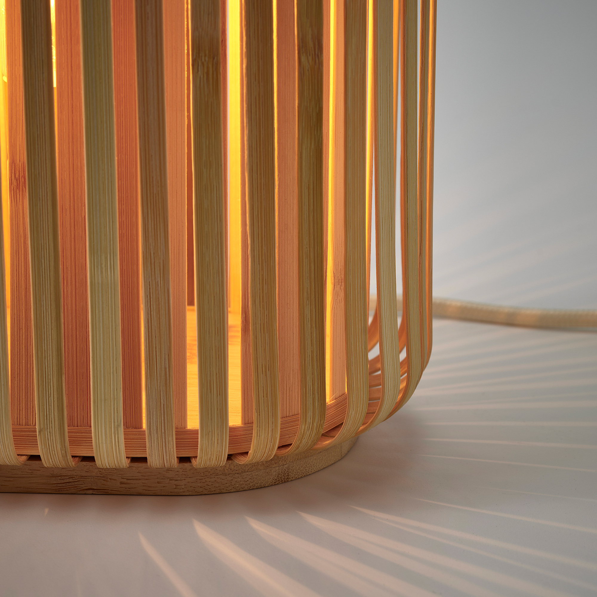 VARPTROSS table lamp