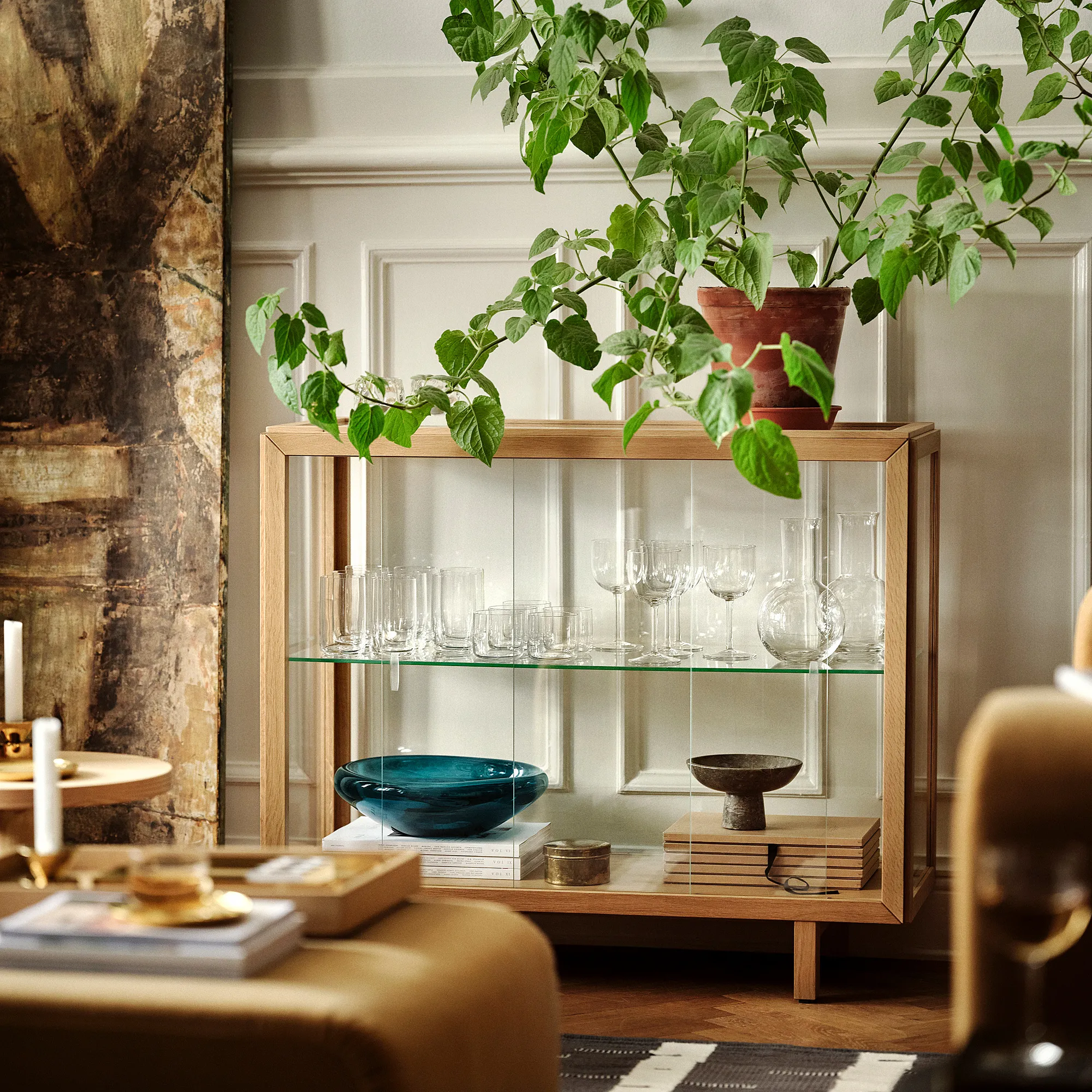 STOCKHOLM 2025 glass-door cabinet