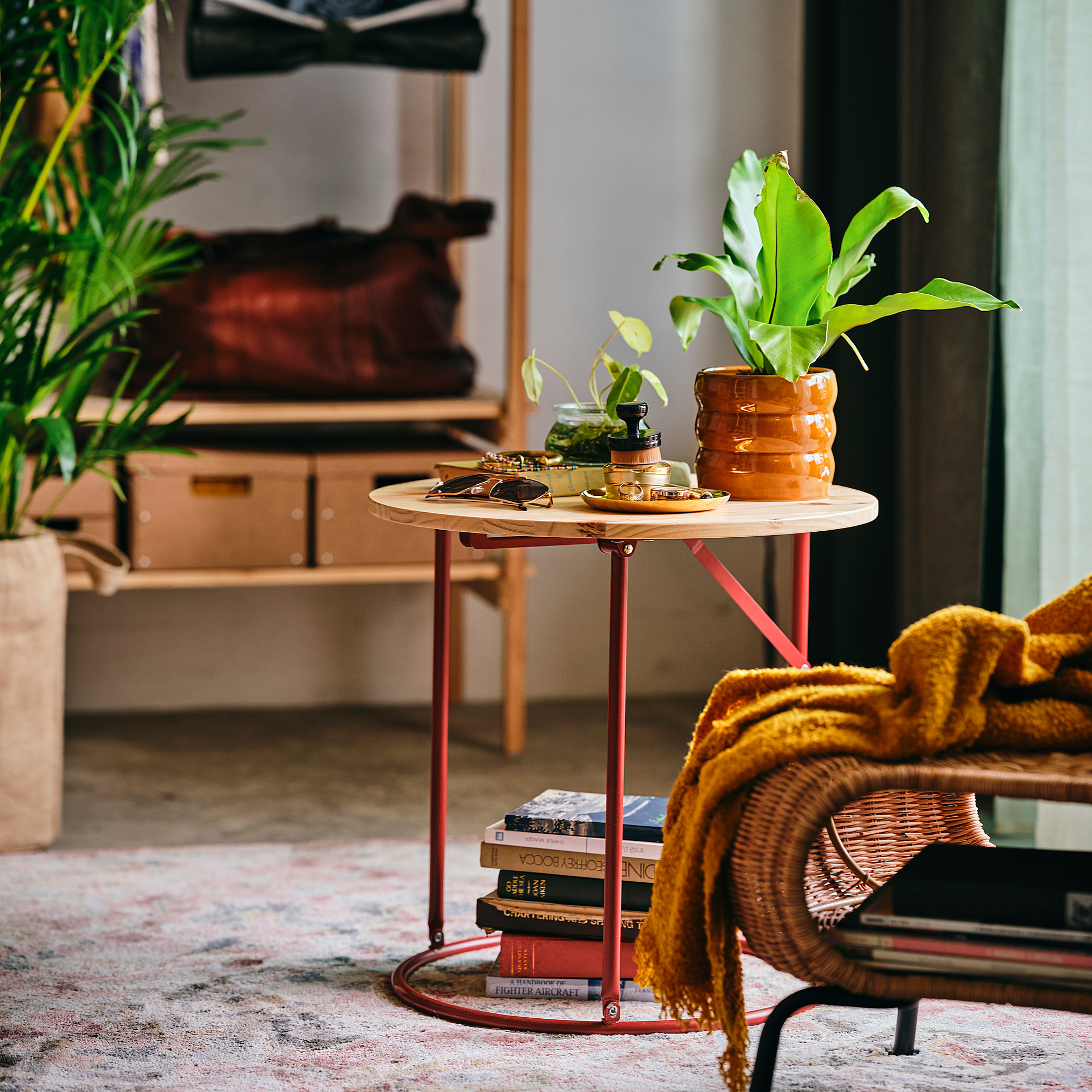 KOMPISHÄNG side table