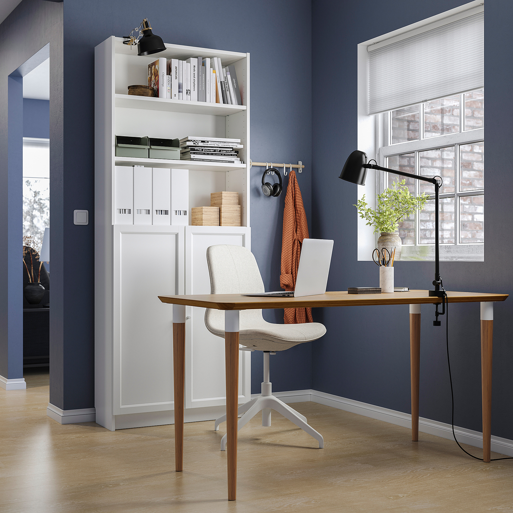 ANFALLARE/HILVER desk