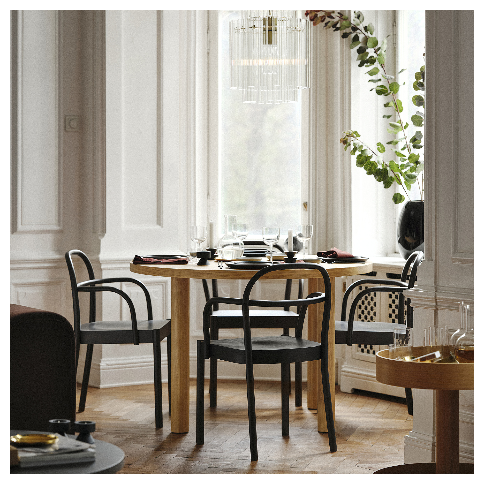 STOCKHOLM 2025/STOCKHOLM 2025 table and 4 chairs with armrests