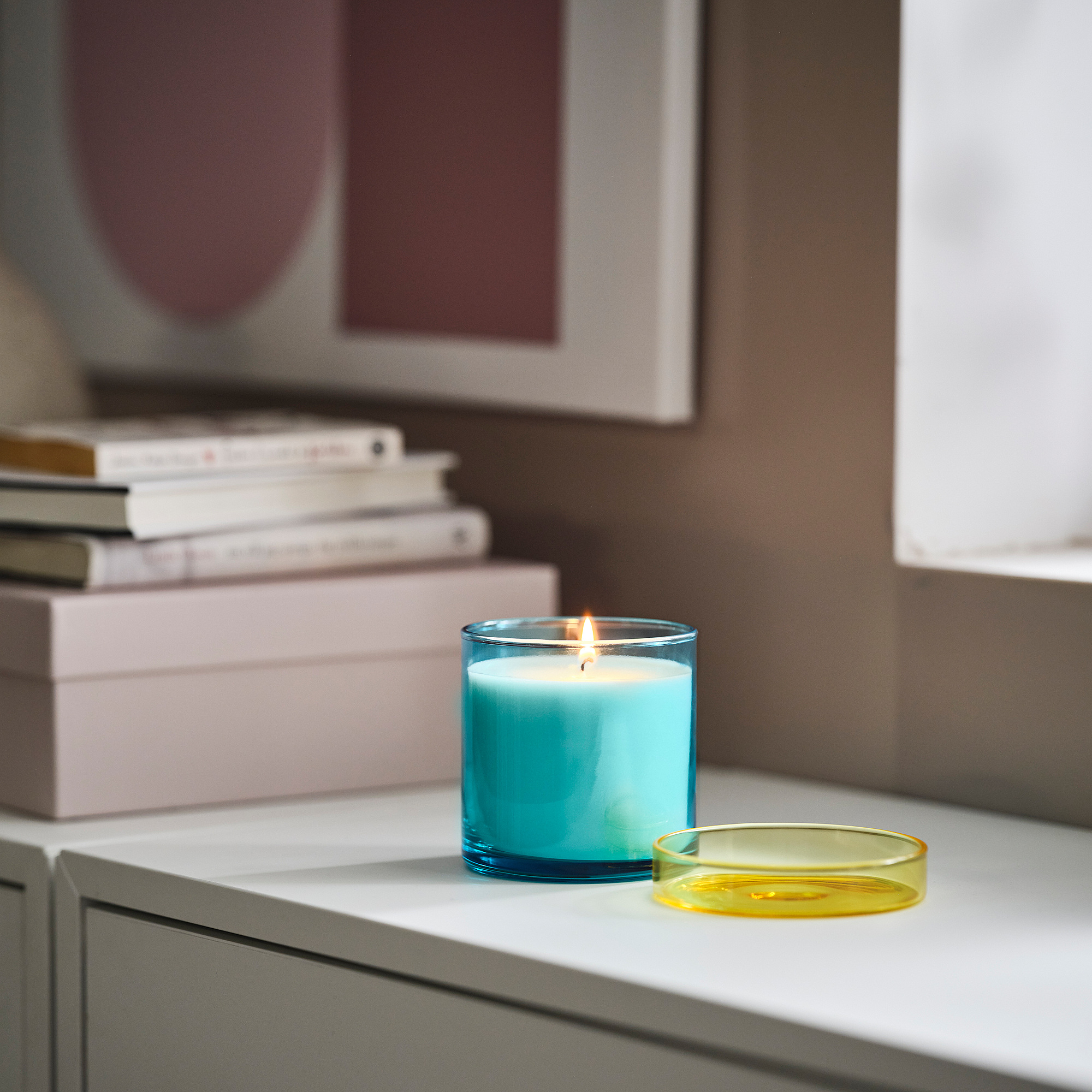 DVÄRGHÖK scented candle in glass with lid