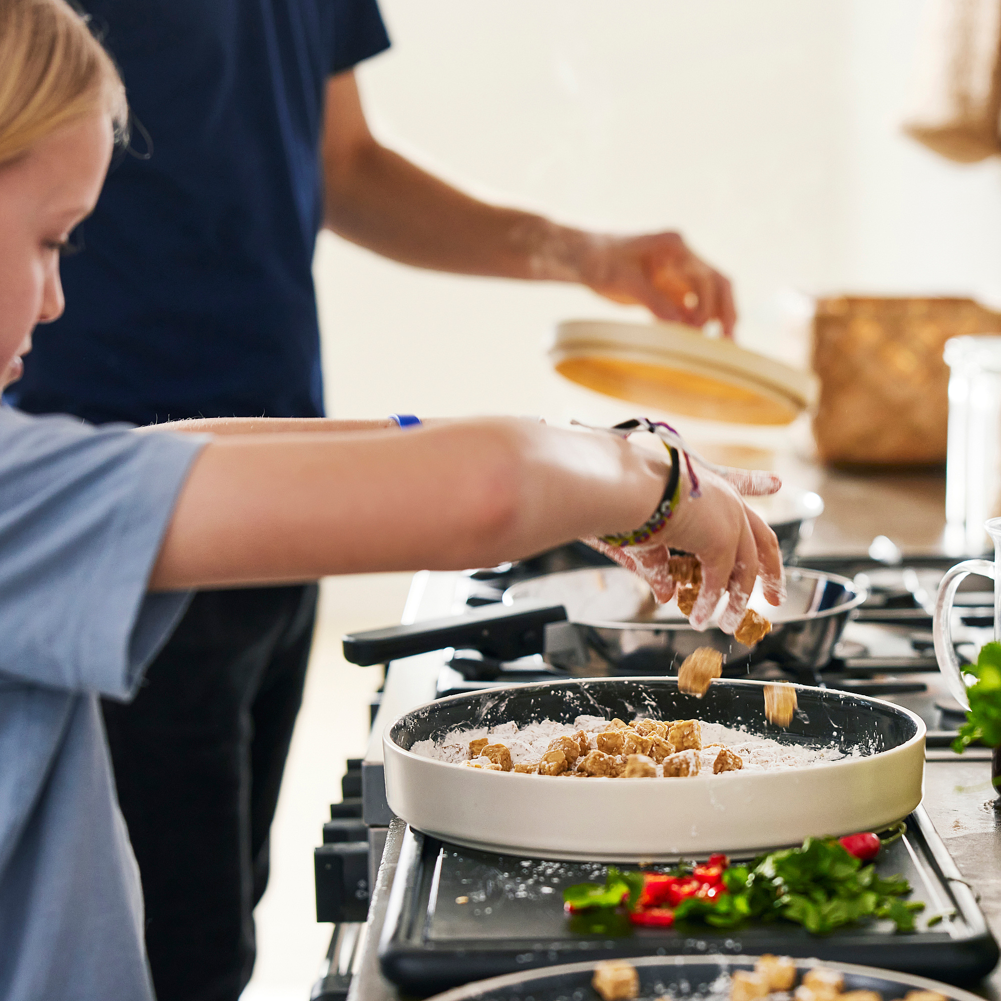 SLÄTROCKA cookware kit with detachable handle