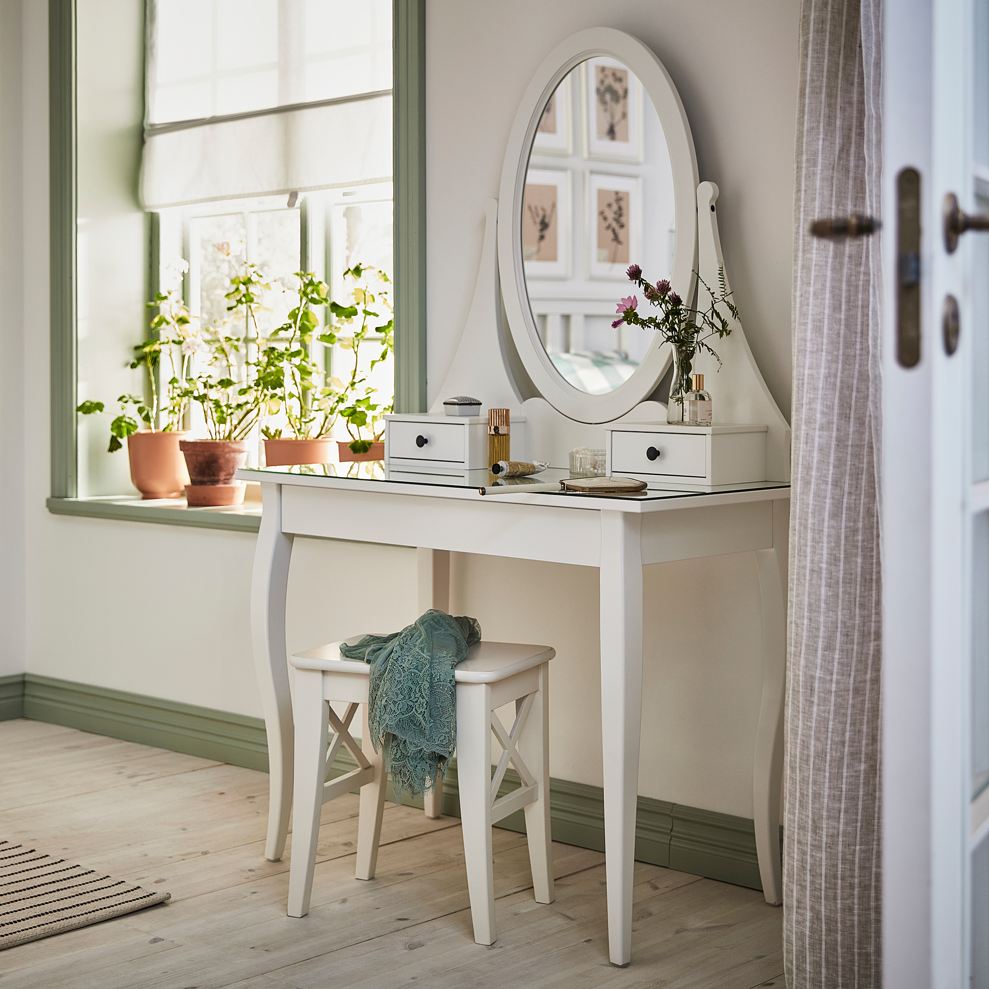 HEMNES dressing table with mirror