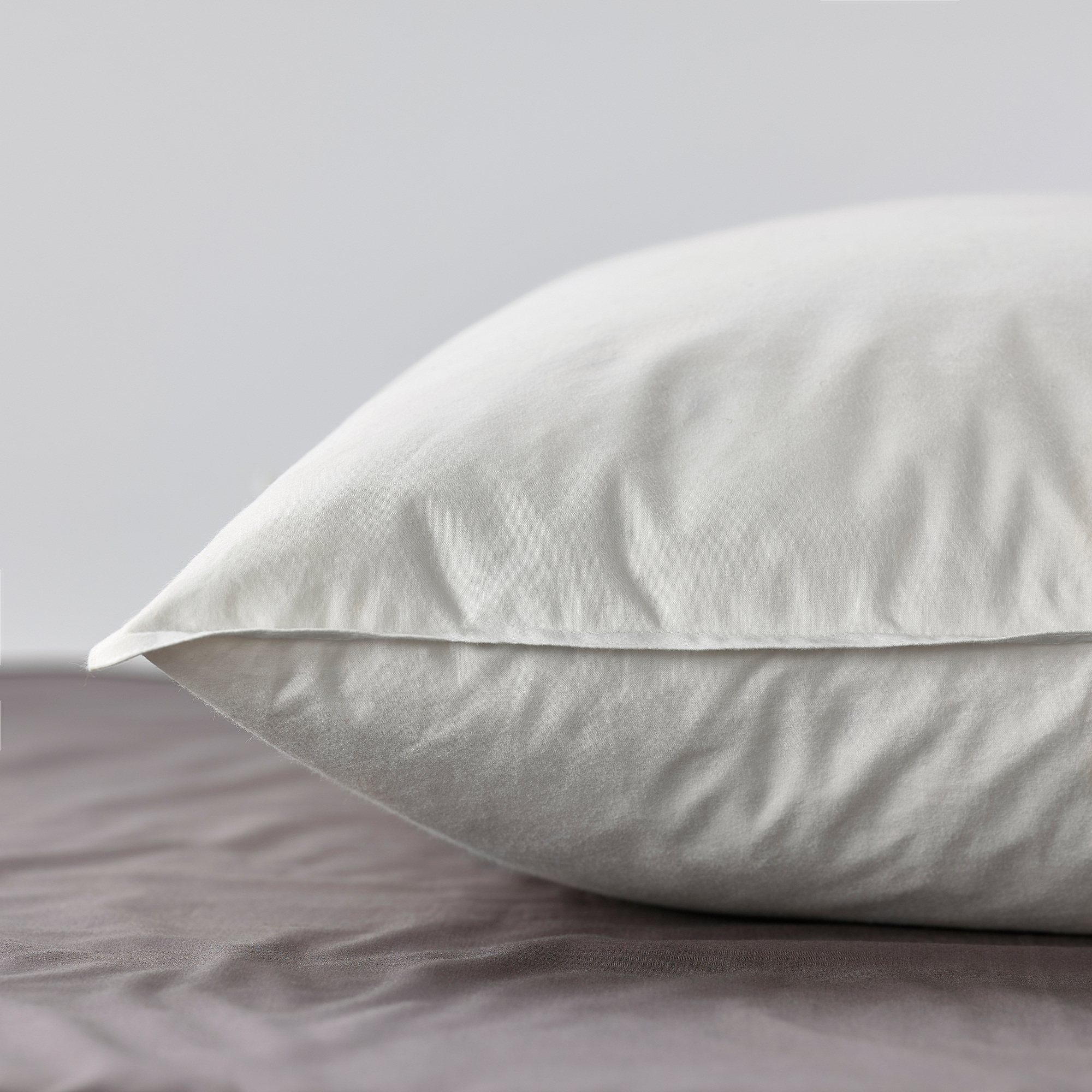 LUNDTRAV pillow, low