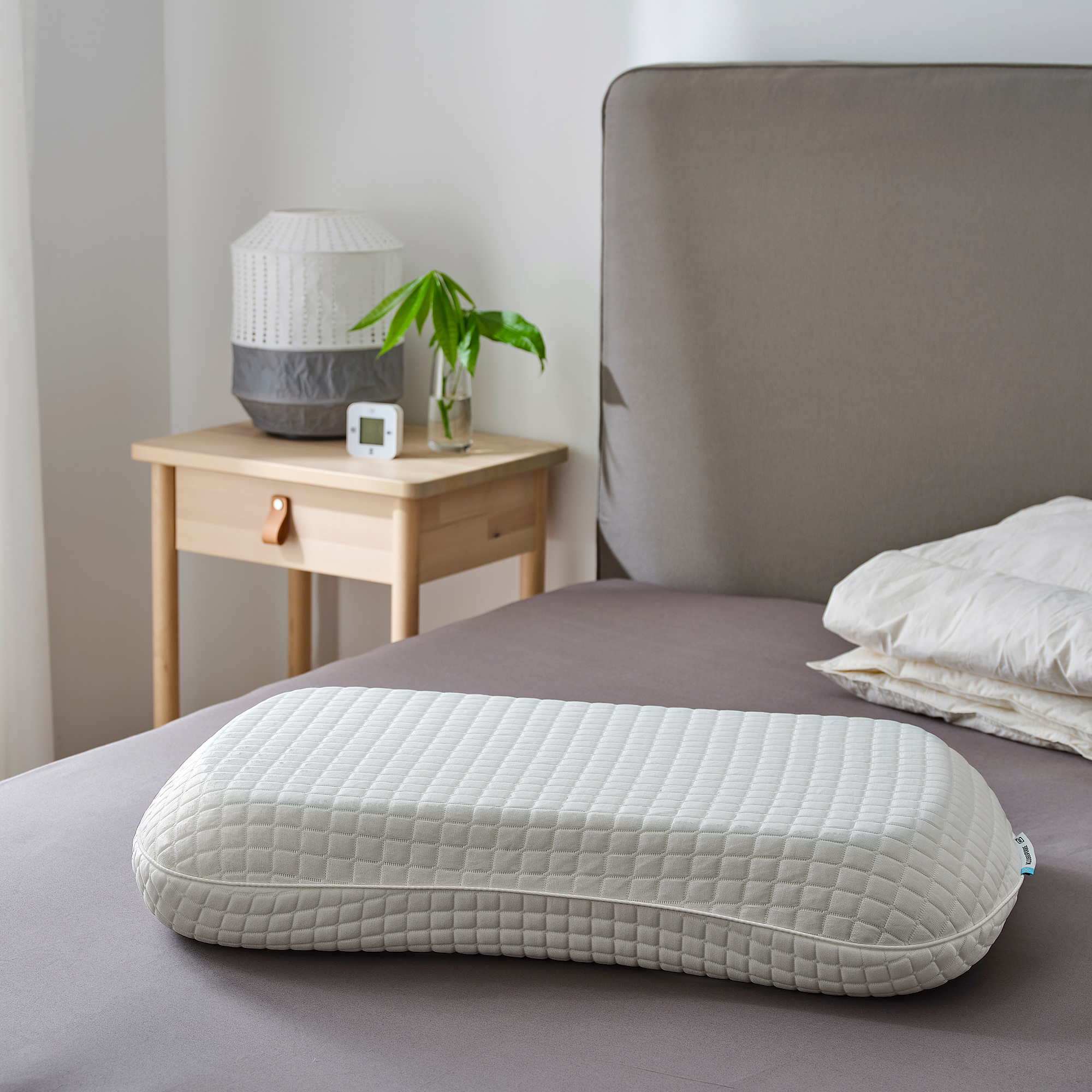 KLUBBSPORRE ergonomic pillow, side/back sleeper