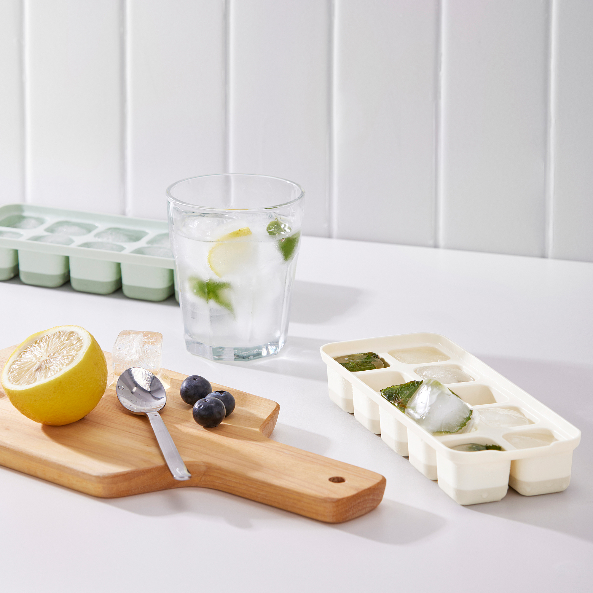 SPJUTROCKA ice cube tray with lid