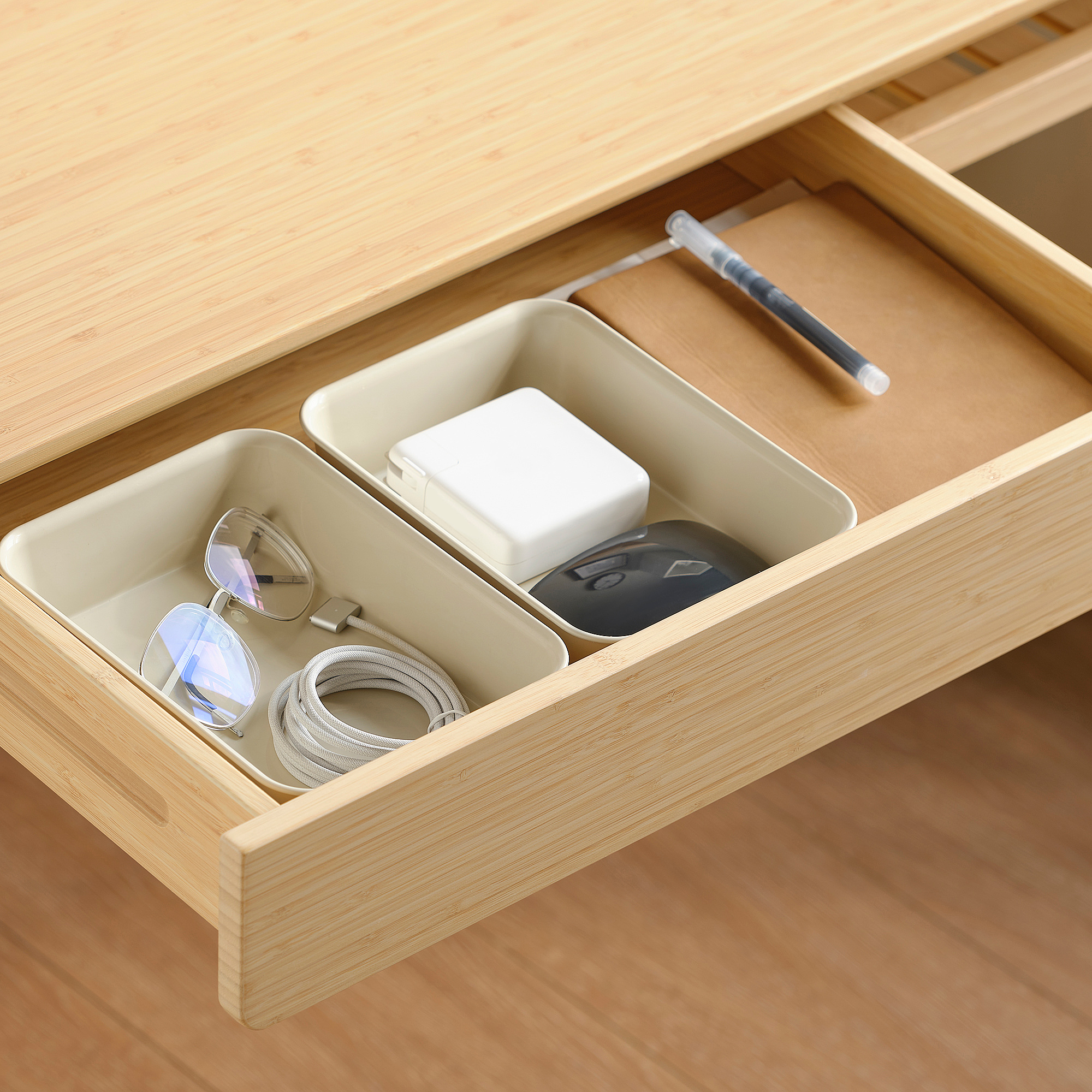 BETESHÄST desk
