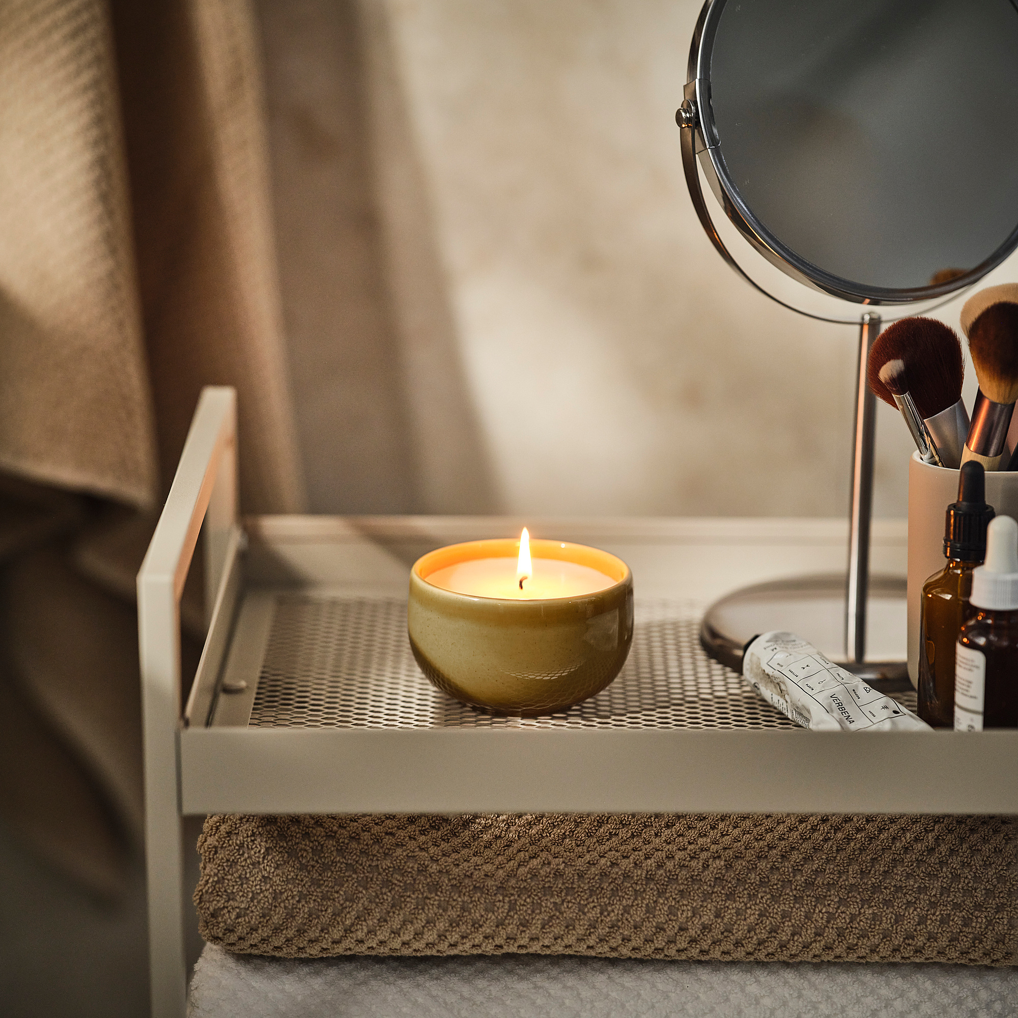 PÄRLHÖNA scented candle in ceramic jar