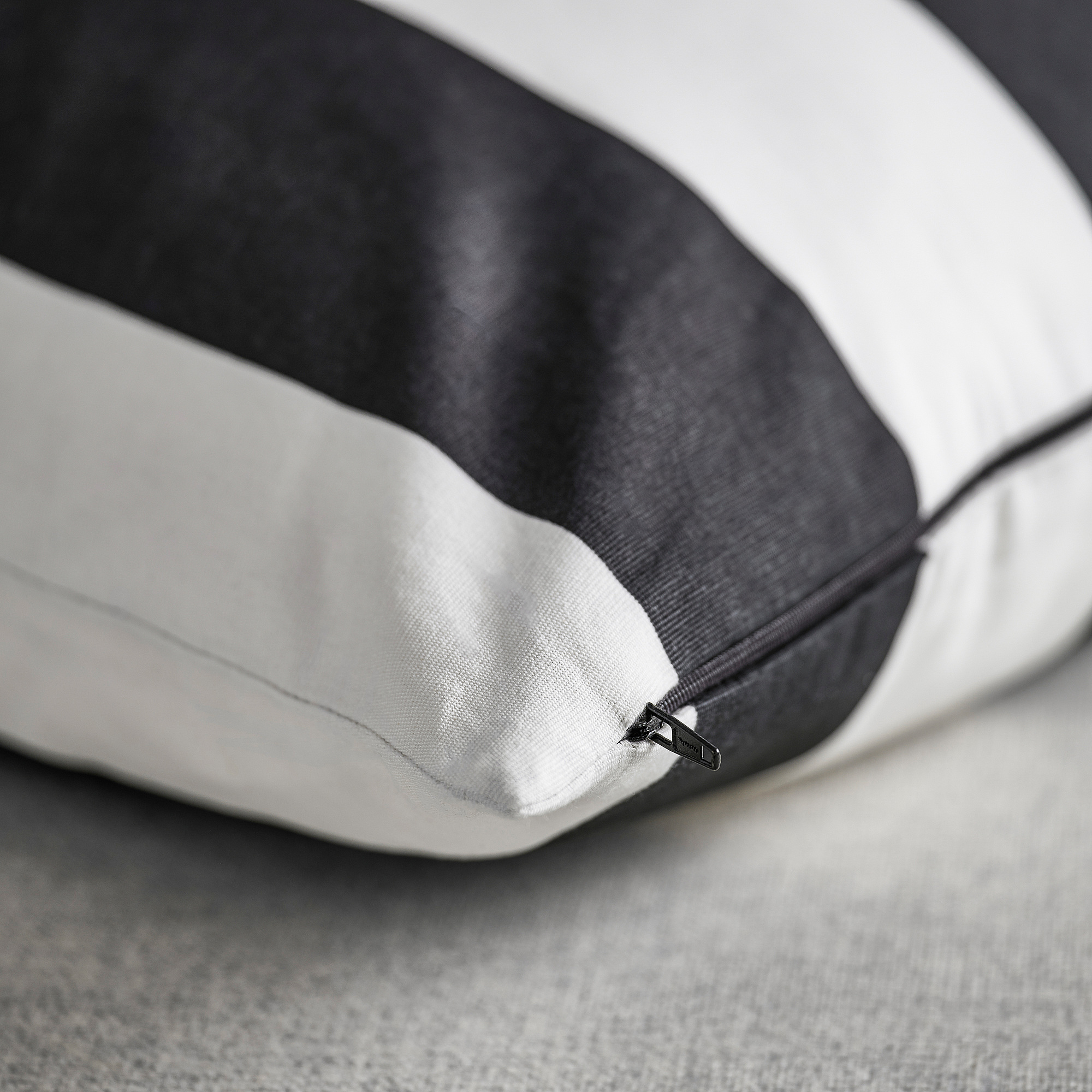 SLÅNHÖSTMAL cushion cover