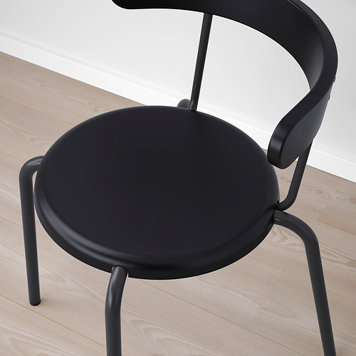 YNGVAR chair