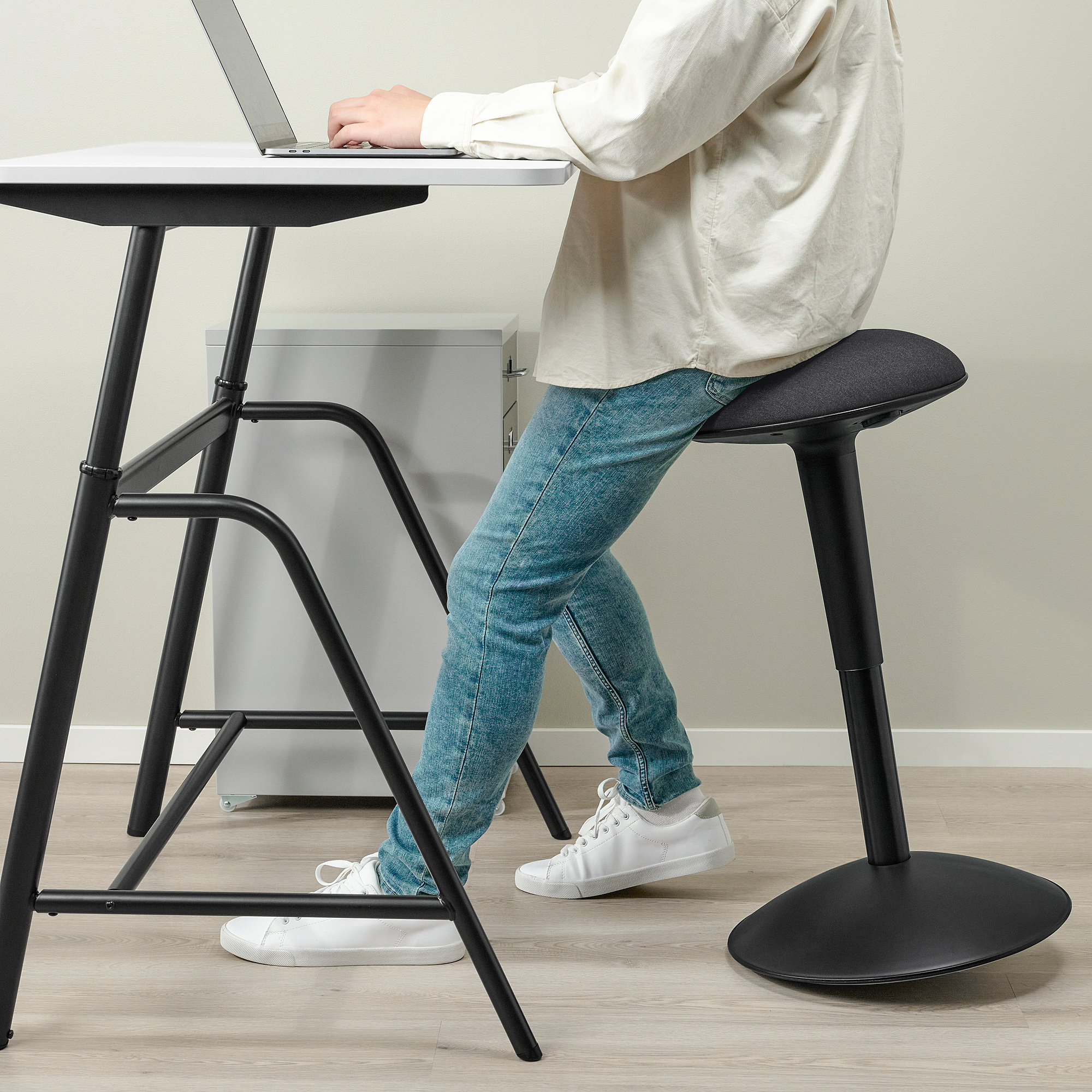 GLADHÖJDEN/NILSERIK table and sit/stand support
