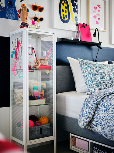 BAGGEBO glass-door cabinet
