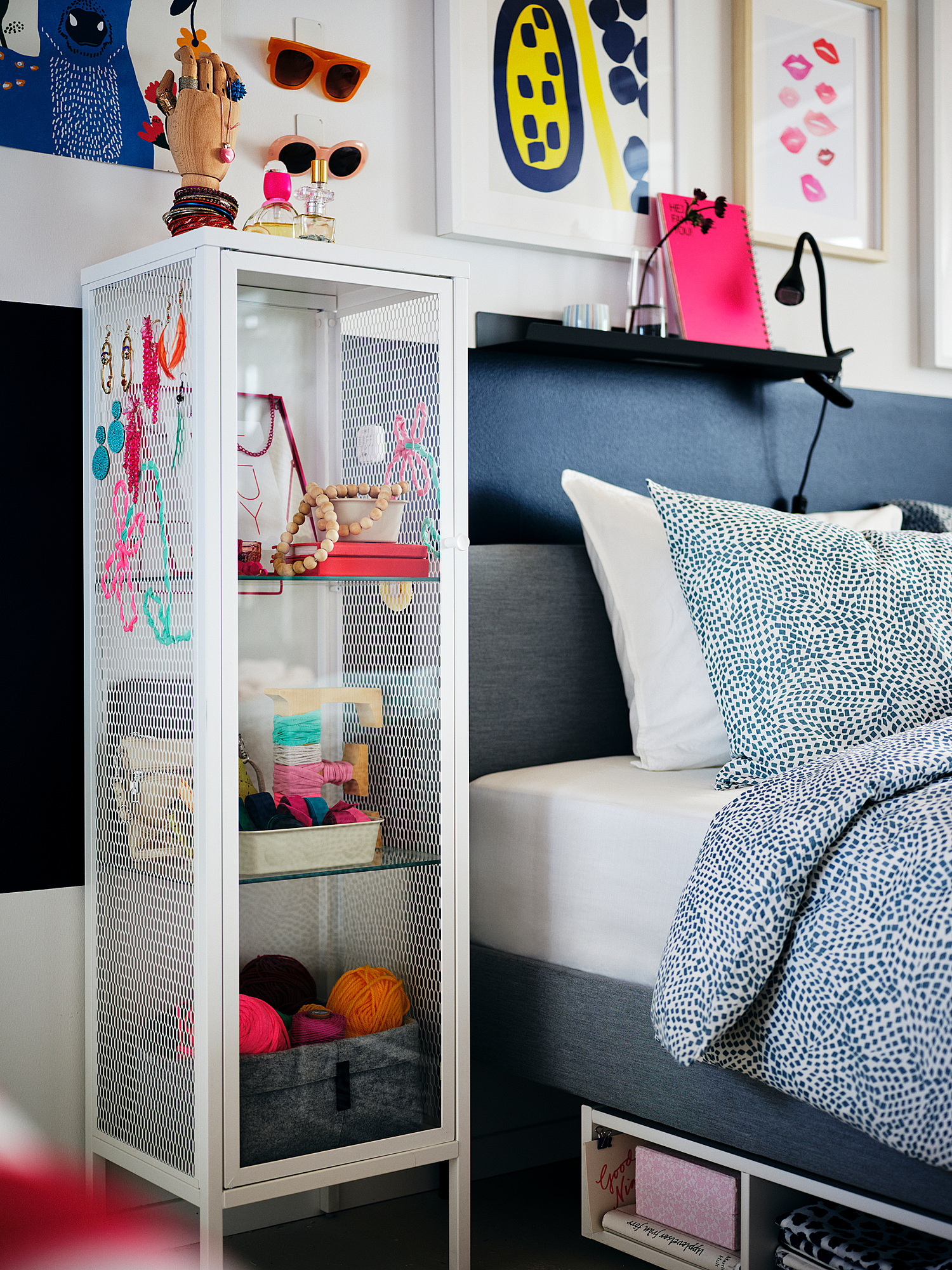 BAGGEBO glass-door cabinet