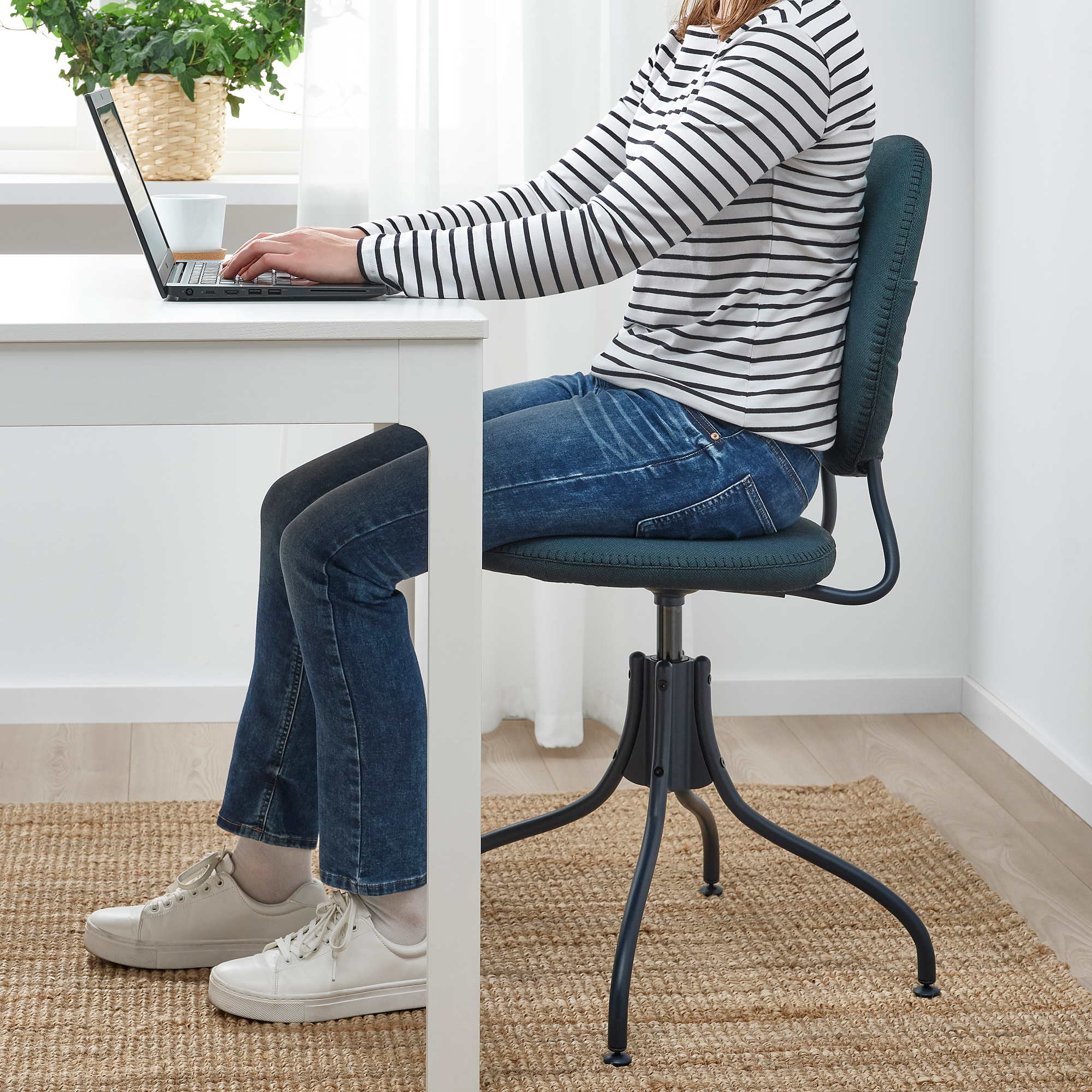 BJÖRKBERGET swivel chair