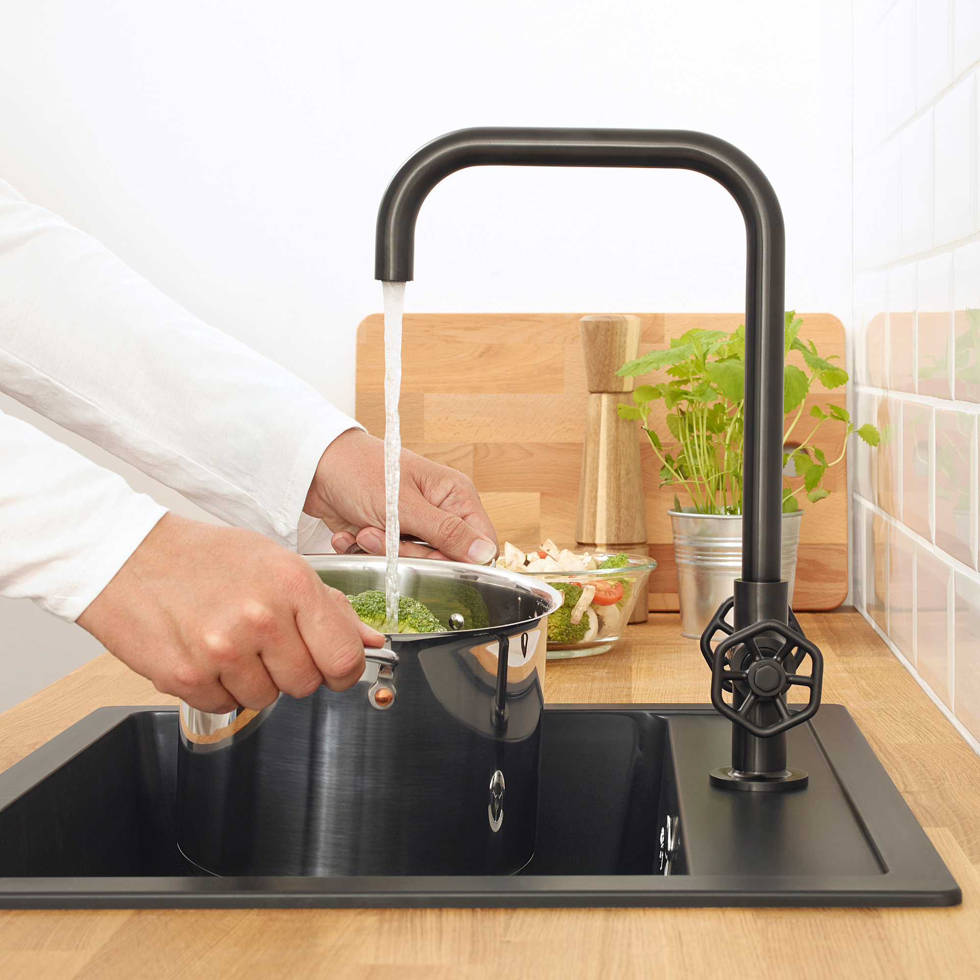 GAMLESJÖN dual-control kitchen mixer tap