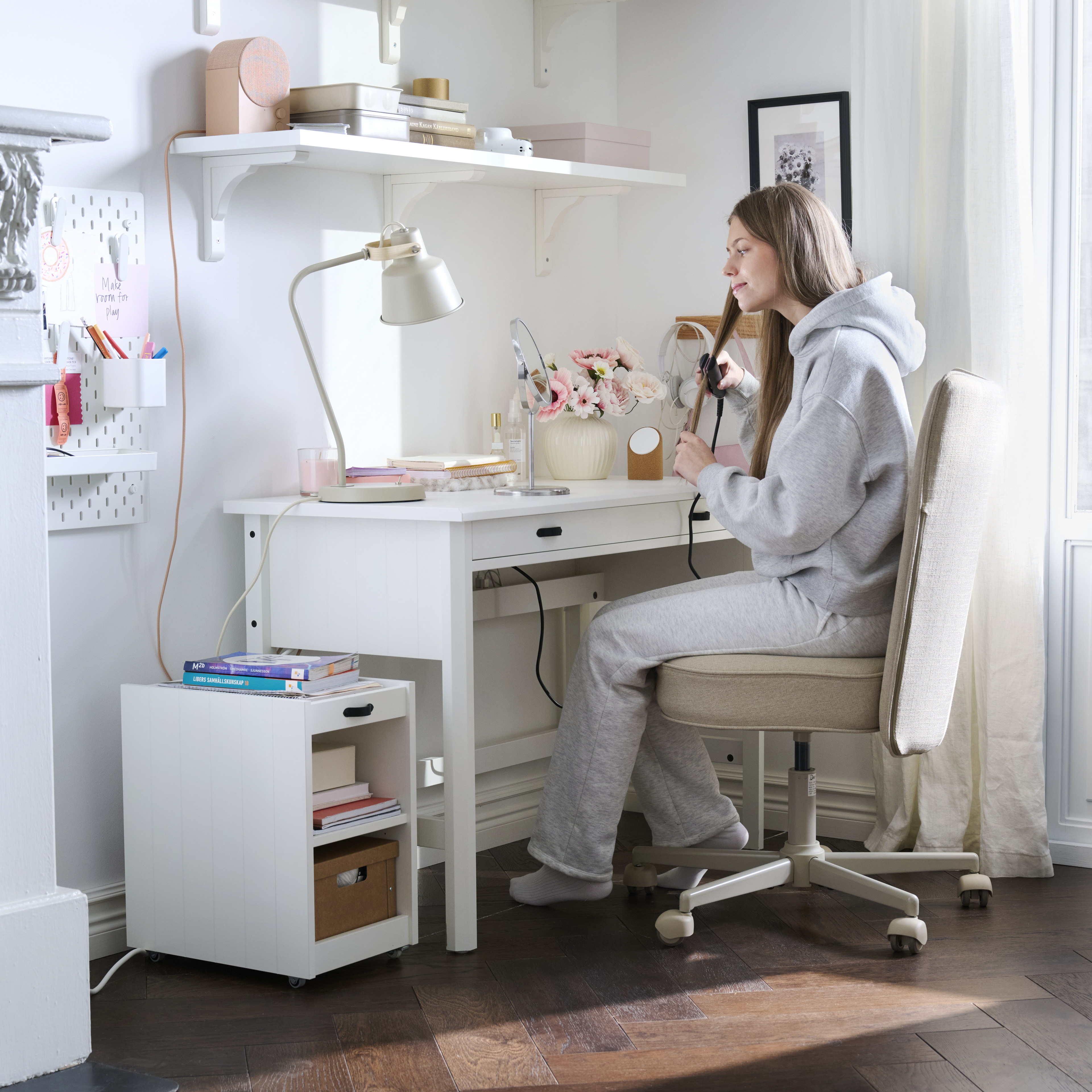 BRYTNING desk