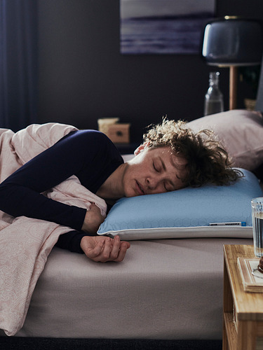 KVARNVEN - ergonomic pillow, side/back sleeper | IKEA Taiwan Online - PH182651_S4