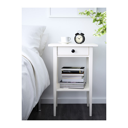 HEMNES 床邊桌