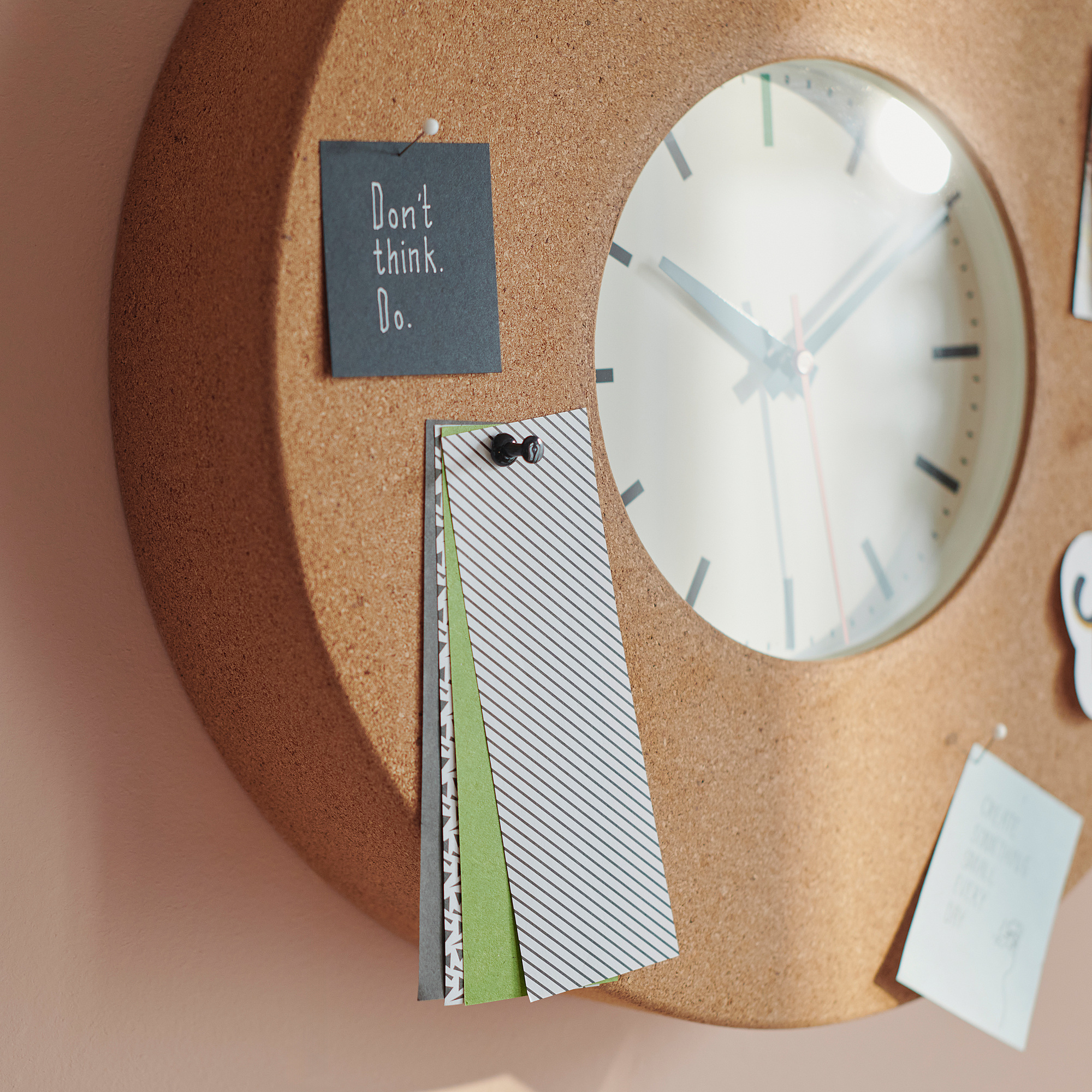 SVARTGÖK wall clock