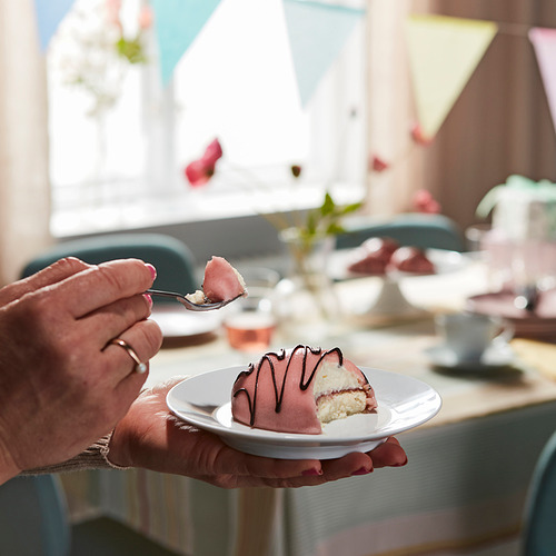 KAFFEREP cream cake with almond paste