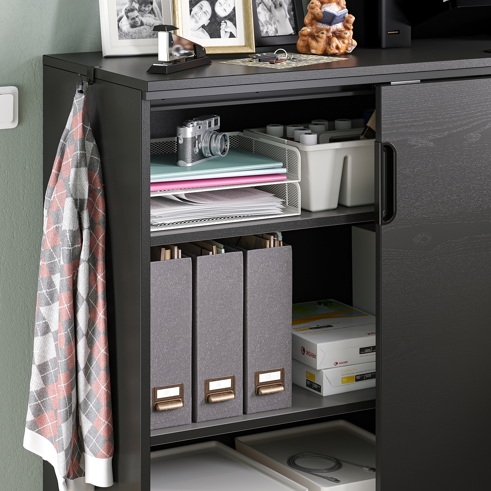 GALANT cabinet with sliding doors