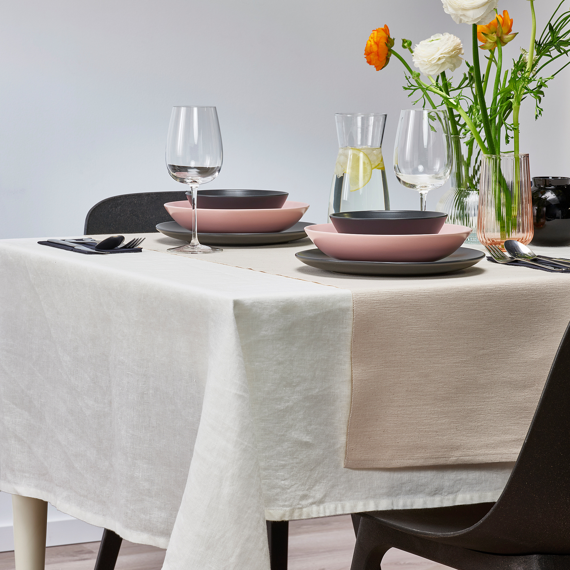 SVARTSENAP table-runner