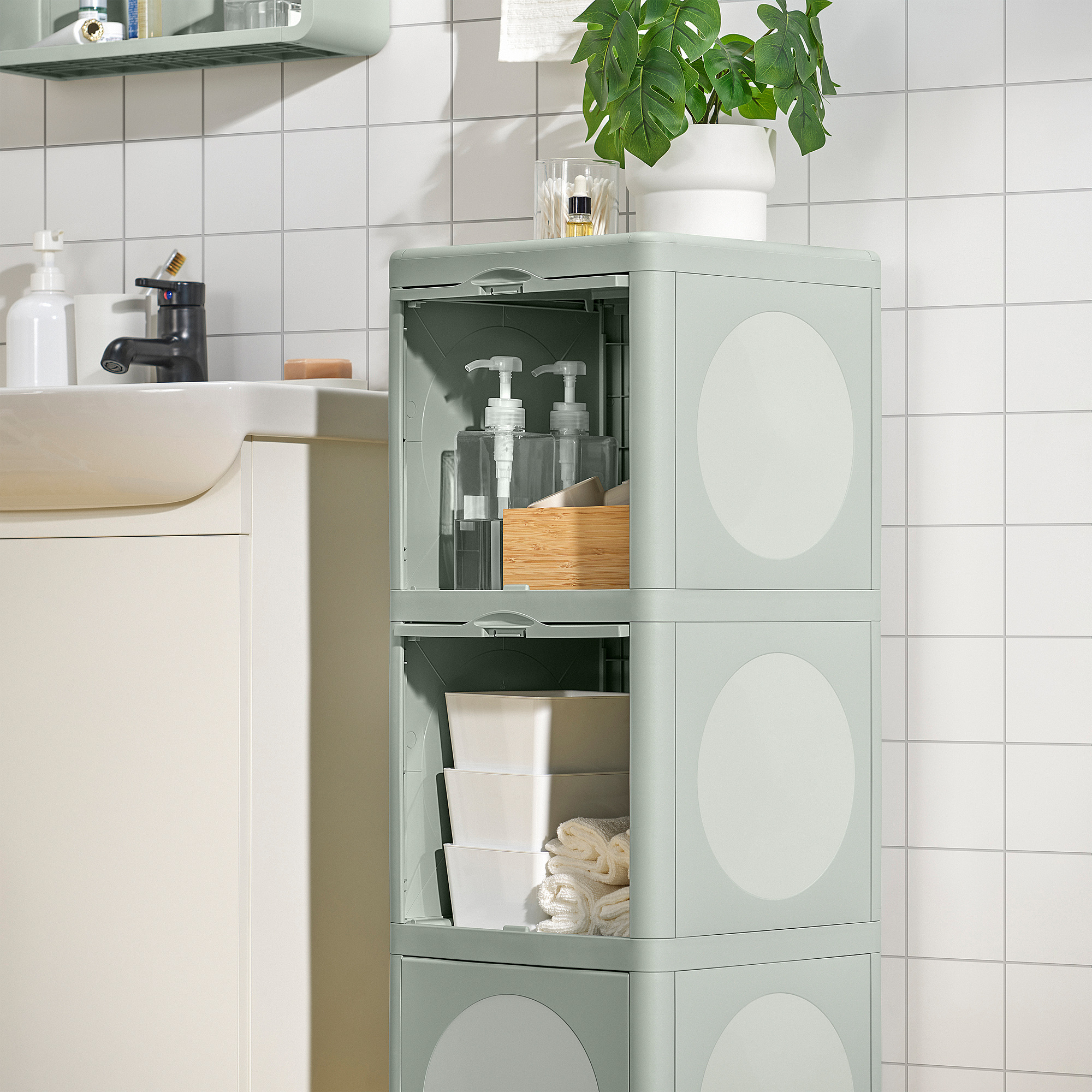 IVÖSJÖN cabinet with doors