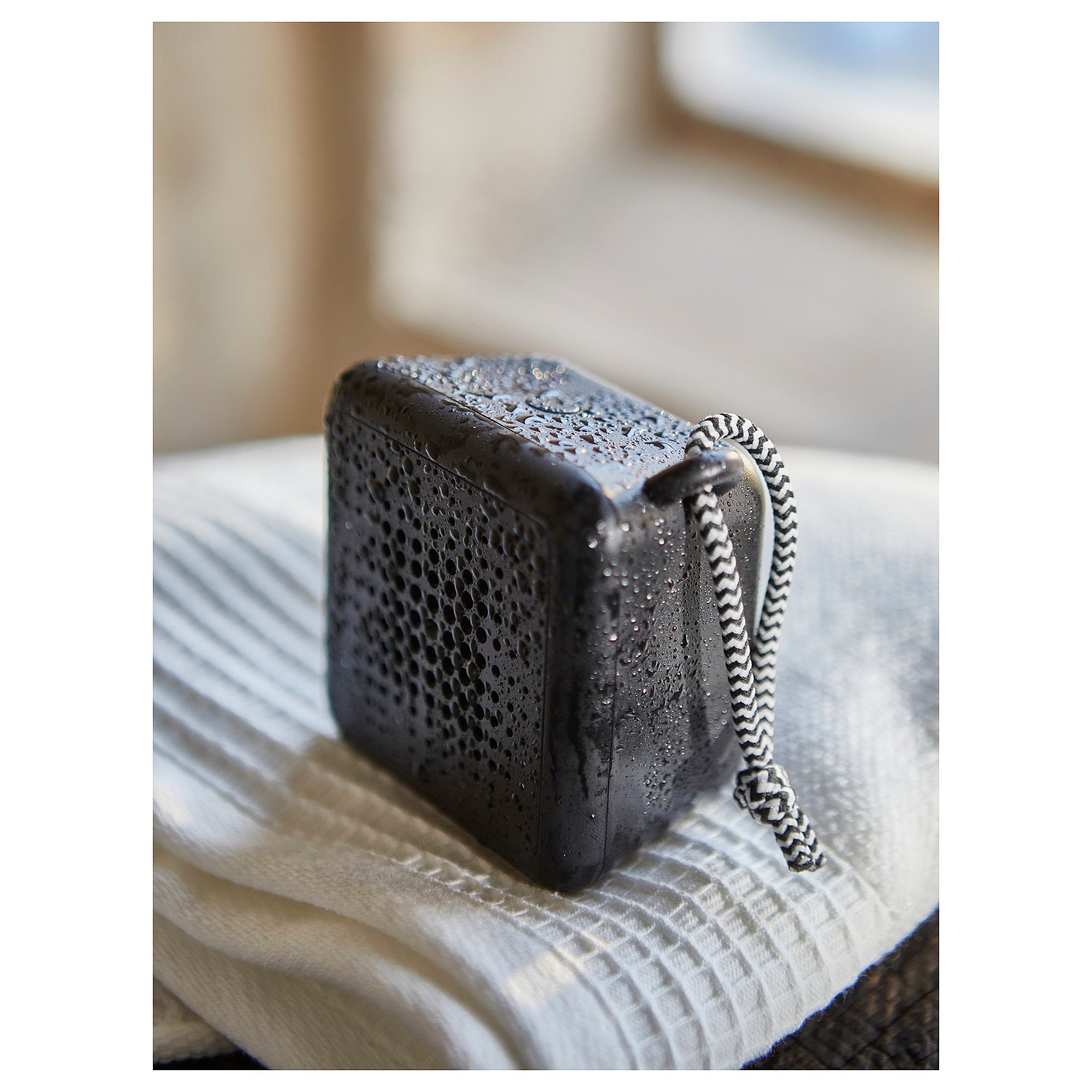 VAPPEBY portable bluetooth speaker