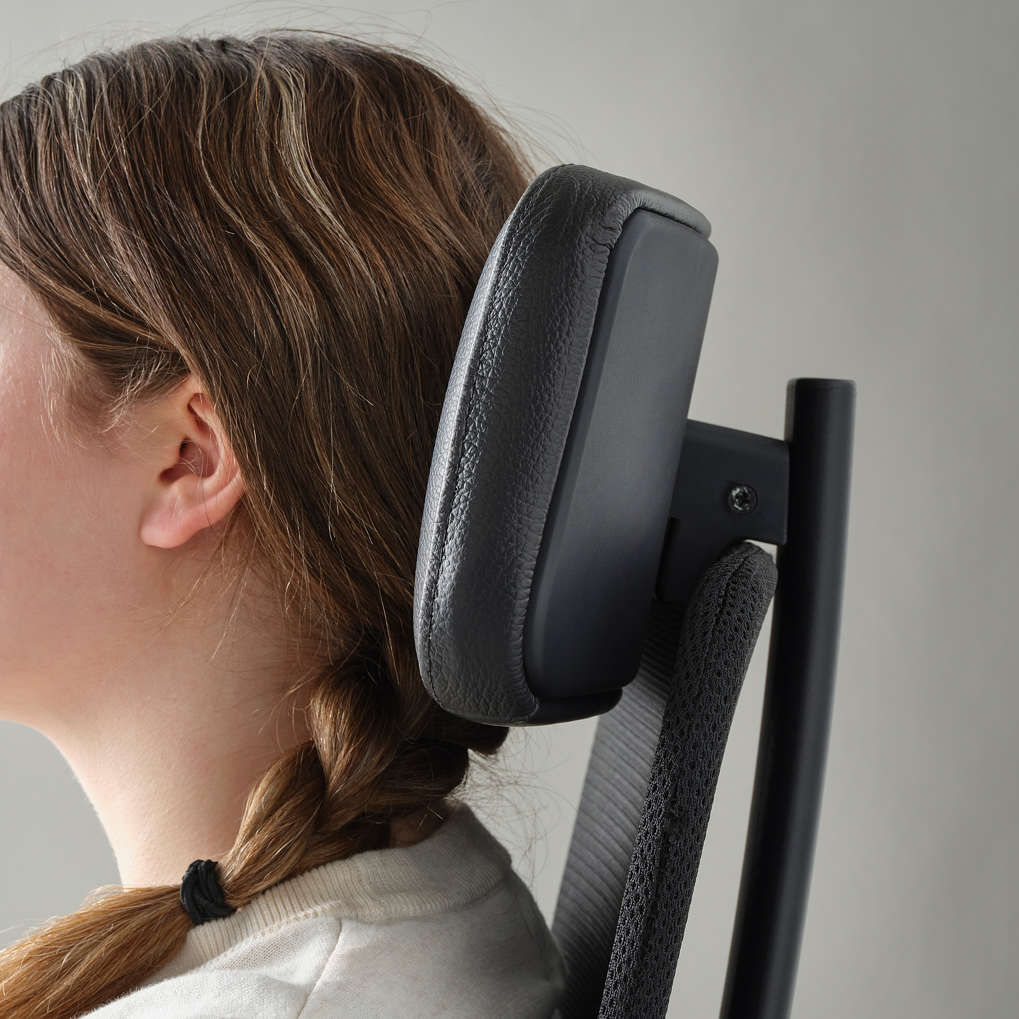 JÄRVFJÄLLET office chair with armrests