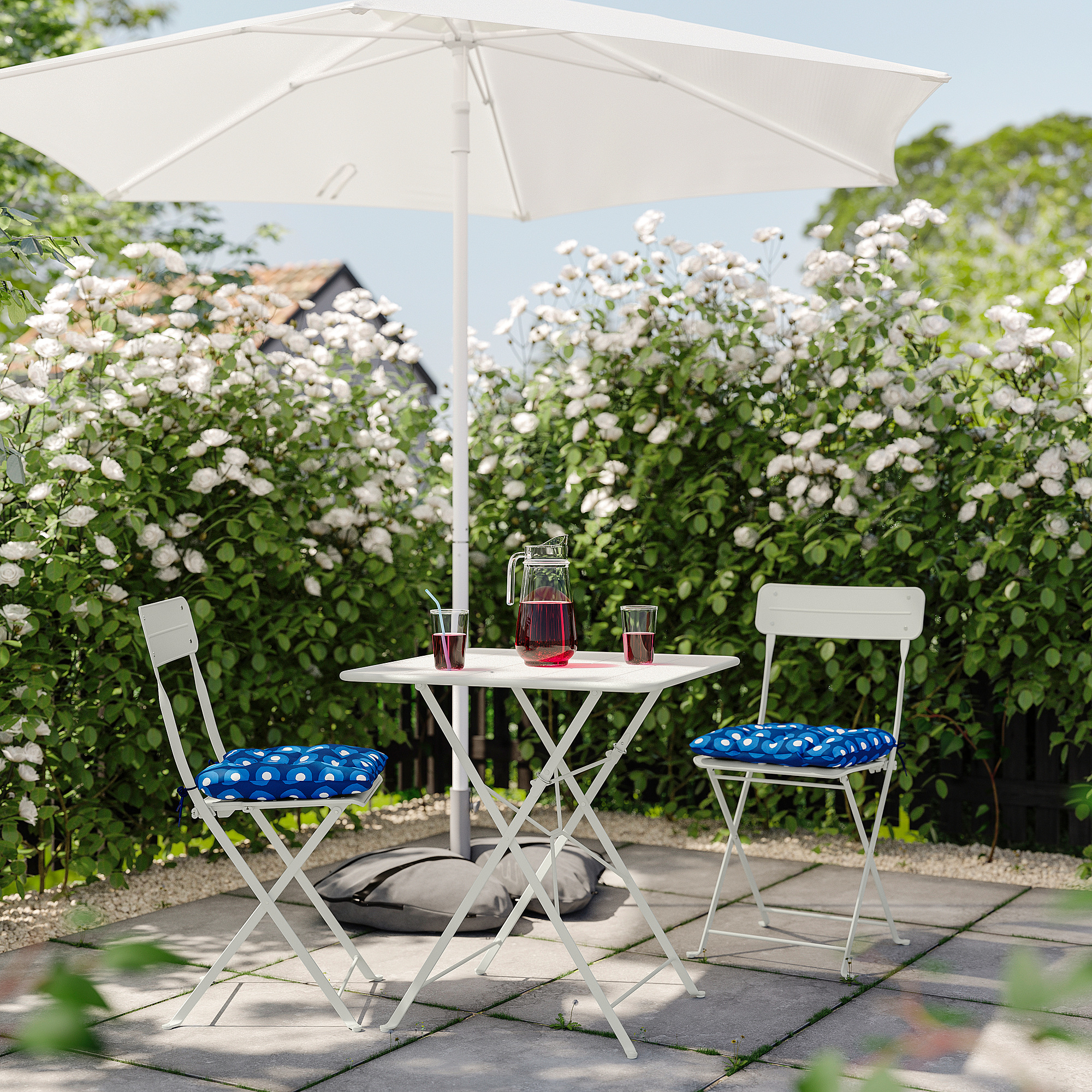 SUNDSÖ table and 2 folding chairs