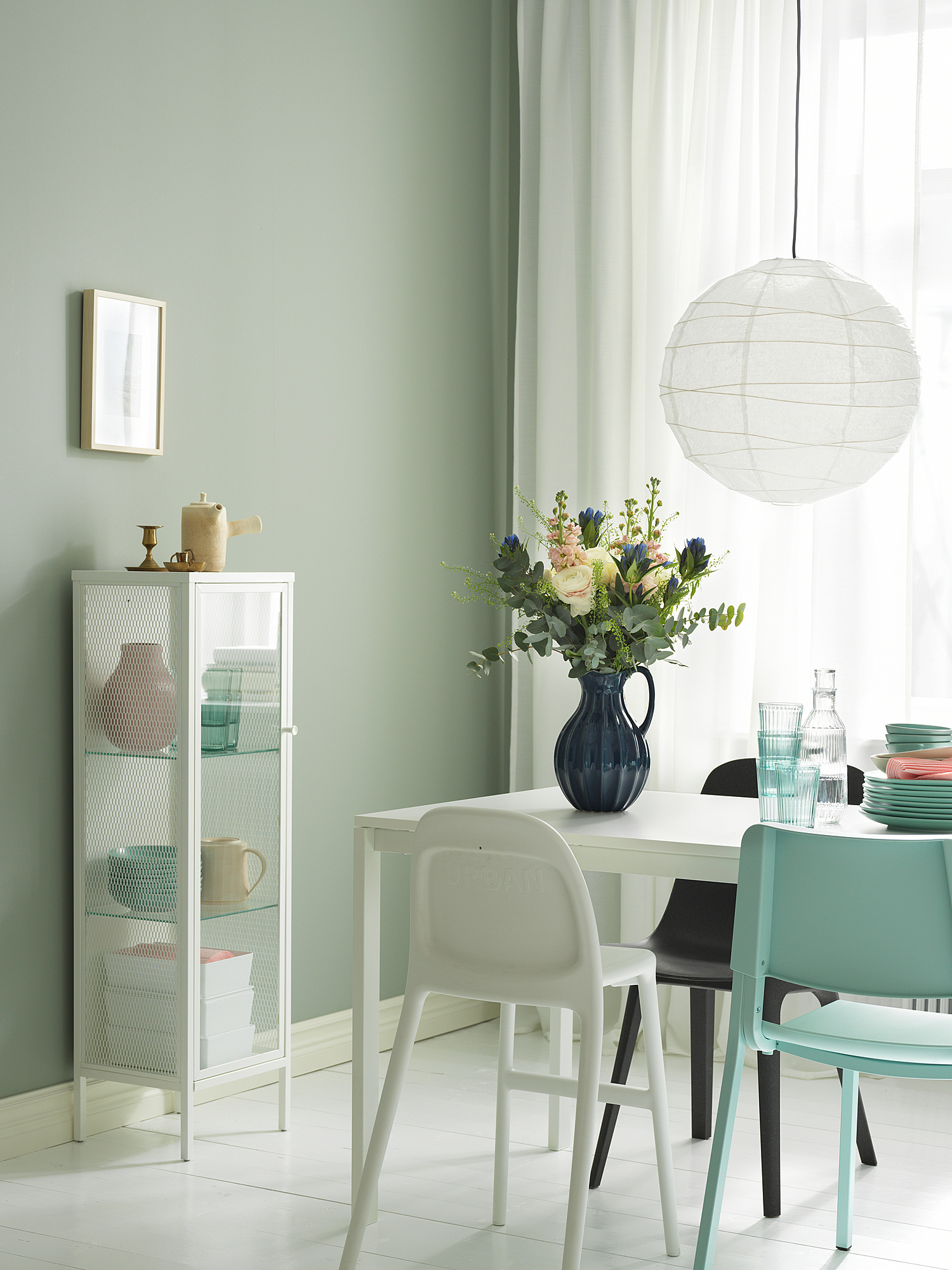 BAGGEBO glass-door cabinet