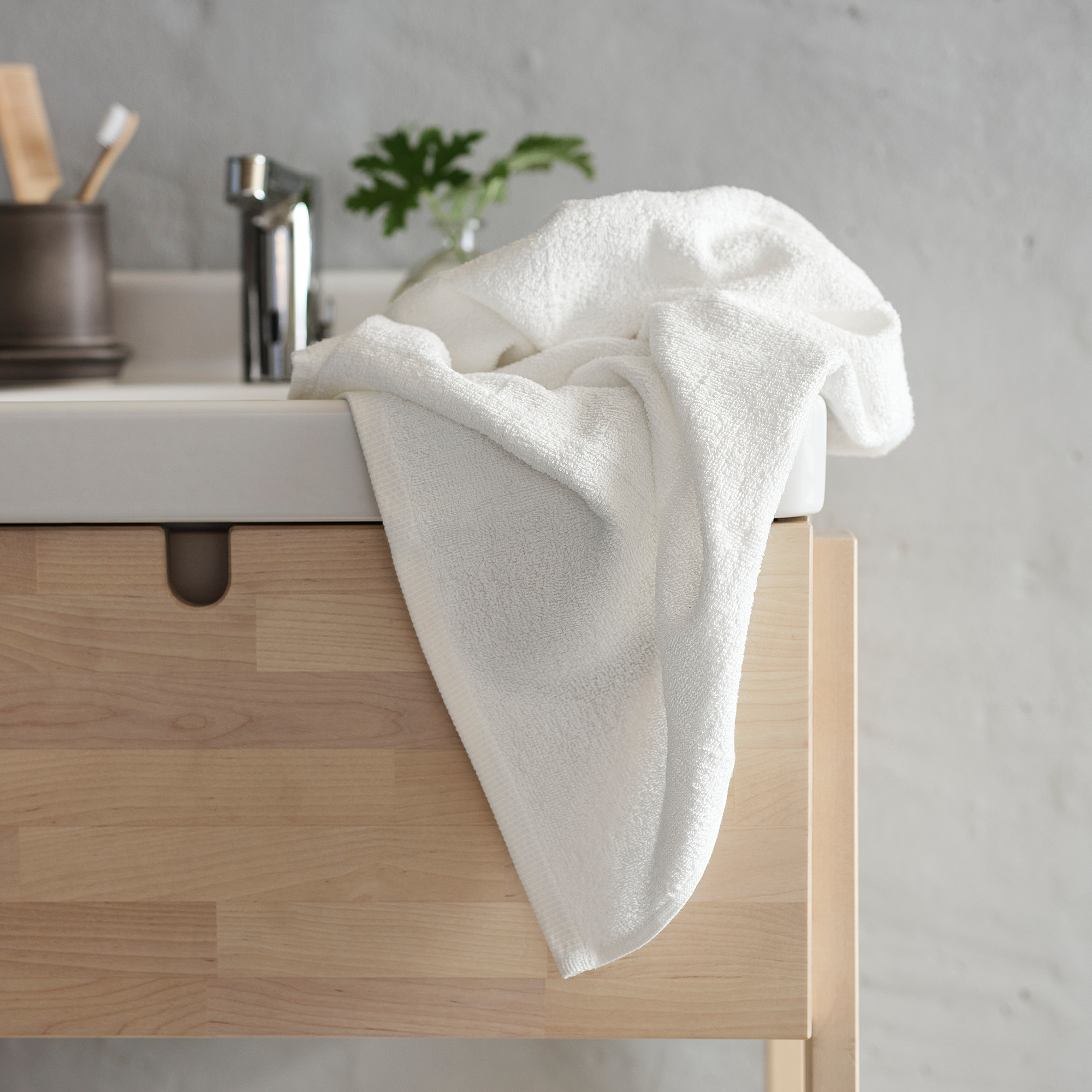 DIMFORSEN bath towel
