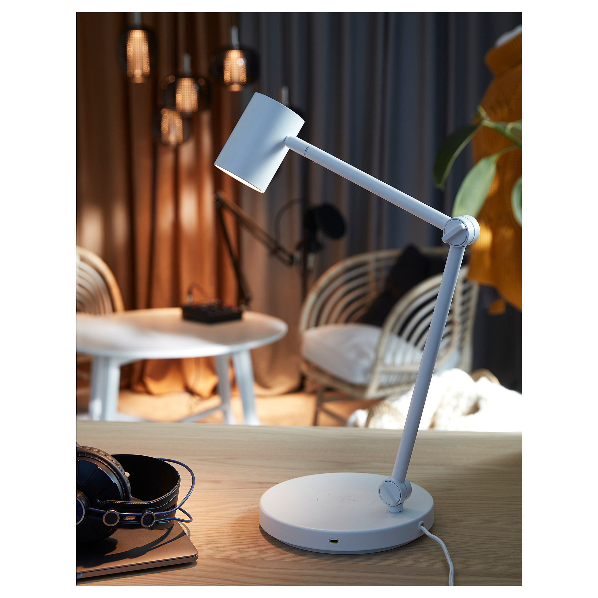 NYMÅNE work lamp with wireless charging