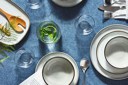 Add life to simple table setting ideas by mixing materials