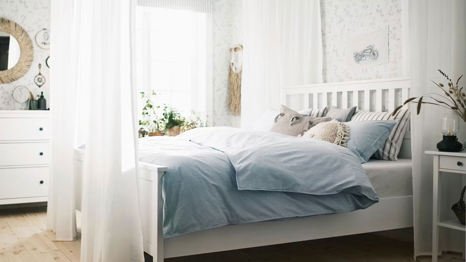 A light, airy bedroom that’s an oasis of calm