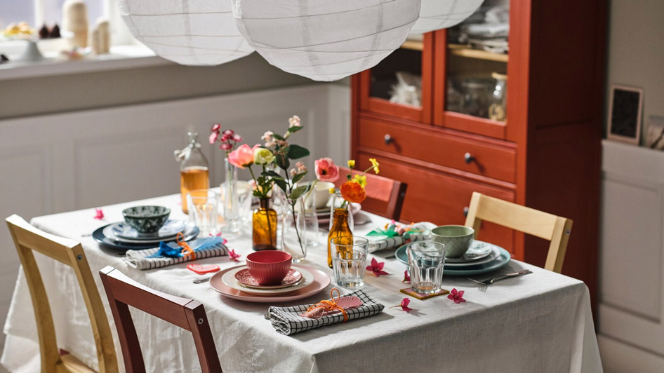 Crafty décor and table setting ideas for a teen party